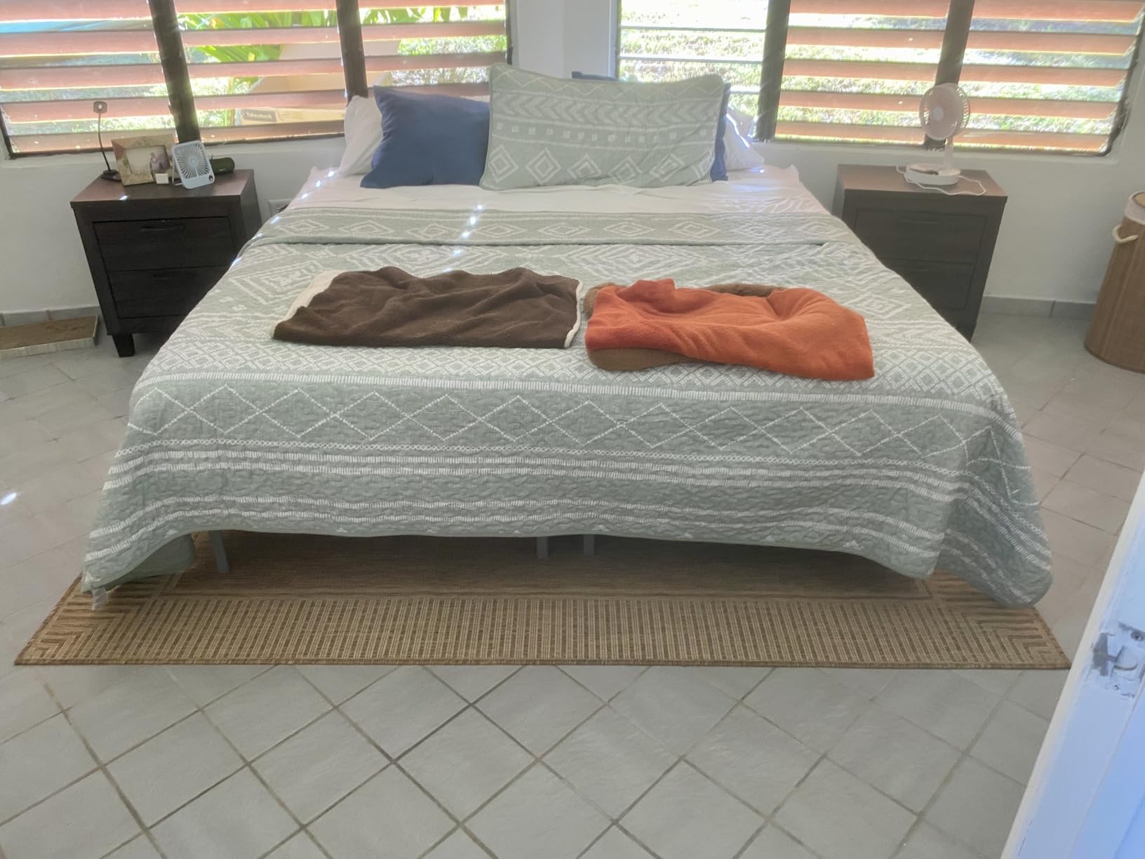 Nuloom Asha Light Brown/Ivory, 5' x 8', Casual, Striped Border, Soft and Cozy, High Traffic, Stain Resistant, Easy Clean, Durable Area Rug for Indoor/Outdoor Patio, Deck, Porch, Garden, Courtyard customer photo 2