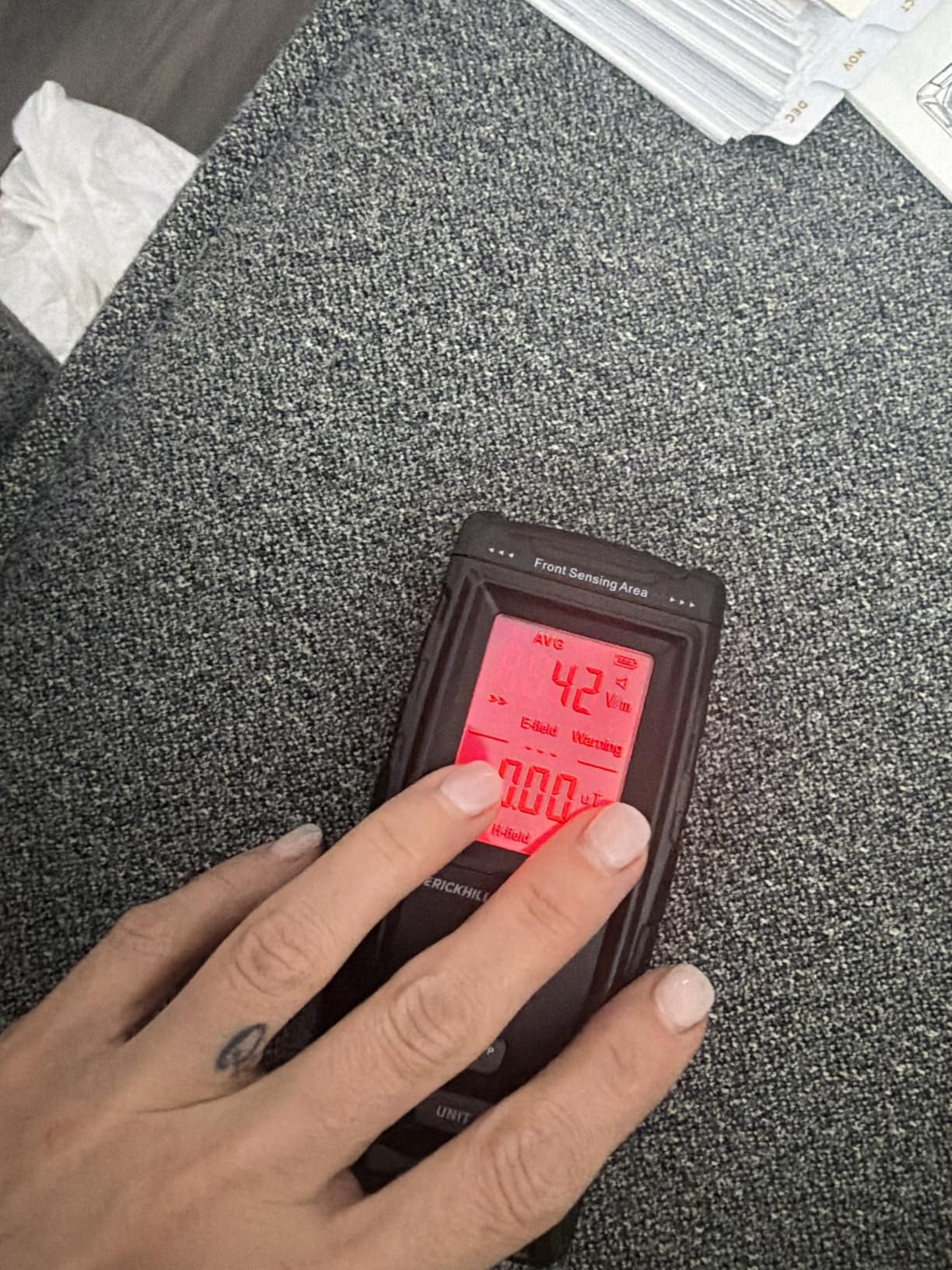 ERICKHILL EMF Meter, Detects Electric and Magnetic Fields, Handheld Digital EMF Detector with LCD Display, Sound-Light Alarm customer photo 1