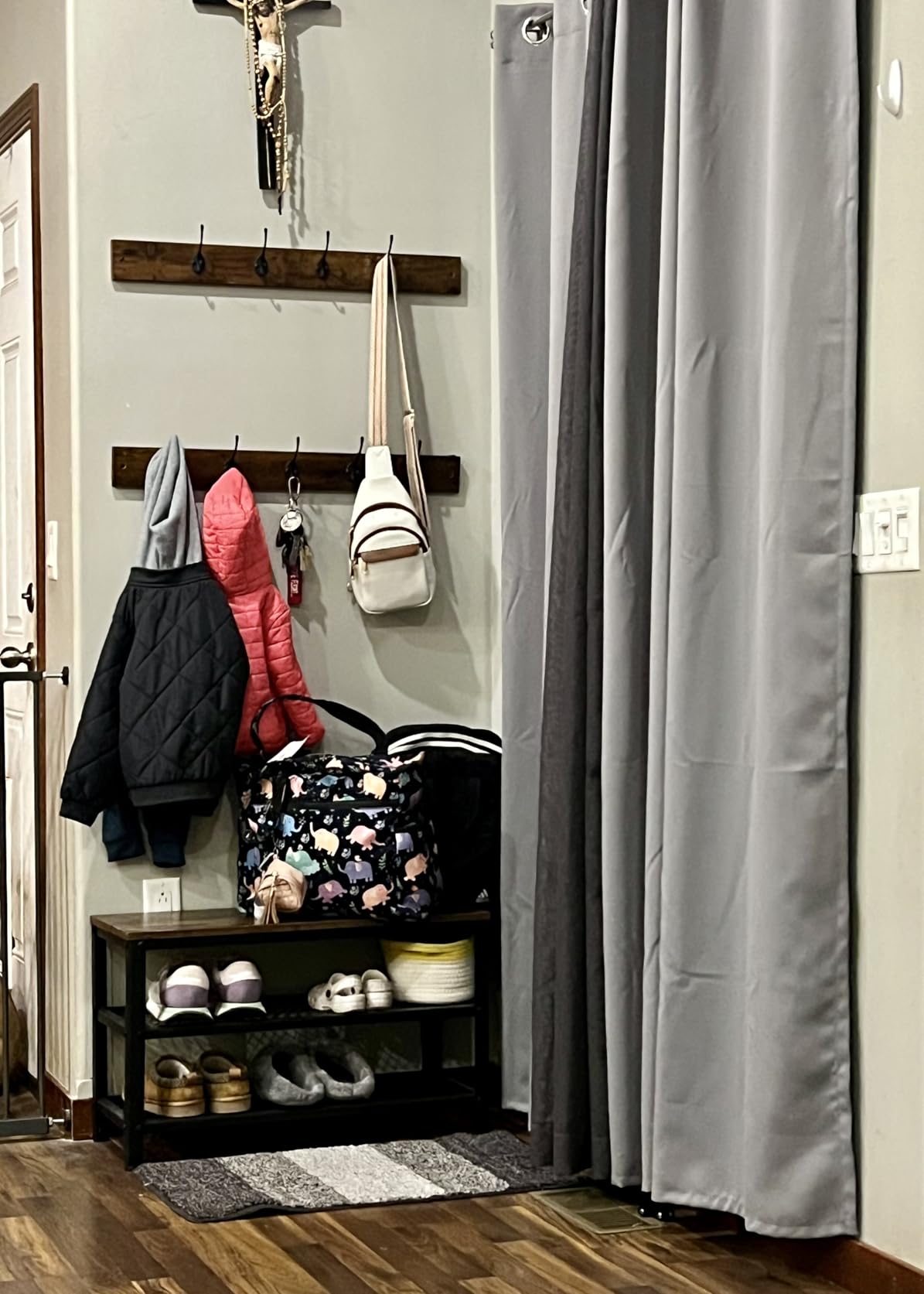 HOOBRO Hall Tree Entryway Storage Bench, Coat Rack Shoe Bench, Shoe Rack Organizer with Coat Hooks, 3-in-1 Design, Wooden Furniture with Metal Frame, Rustic Brown and Black customer photo 1