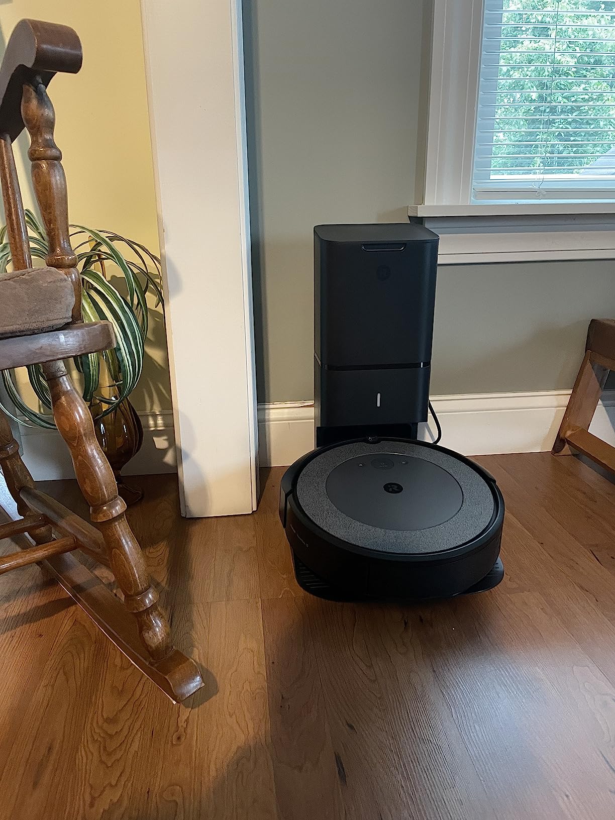 Roomba i3+ EVO (3550) Self-Emptying Robot Vacuum - Now Clean by Room with Smart Mapping, Empties Itself for Up to 60 Days, Works with Alexa, Ideal for Pet Hair, Carpets customer photo 2