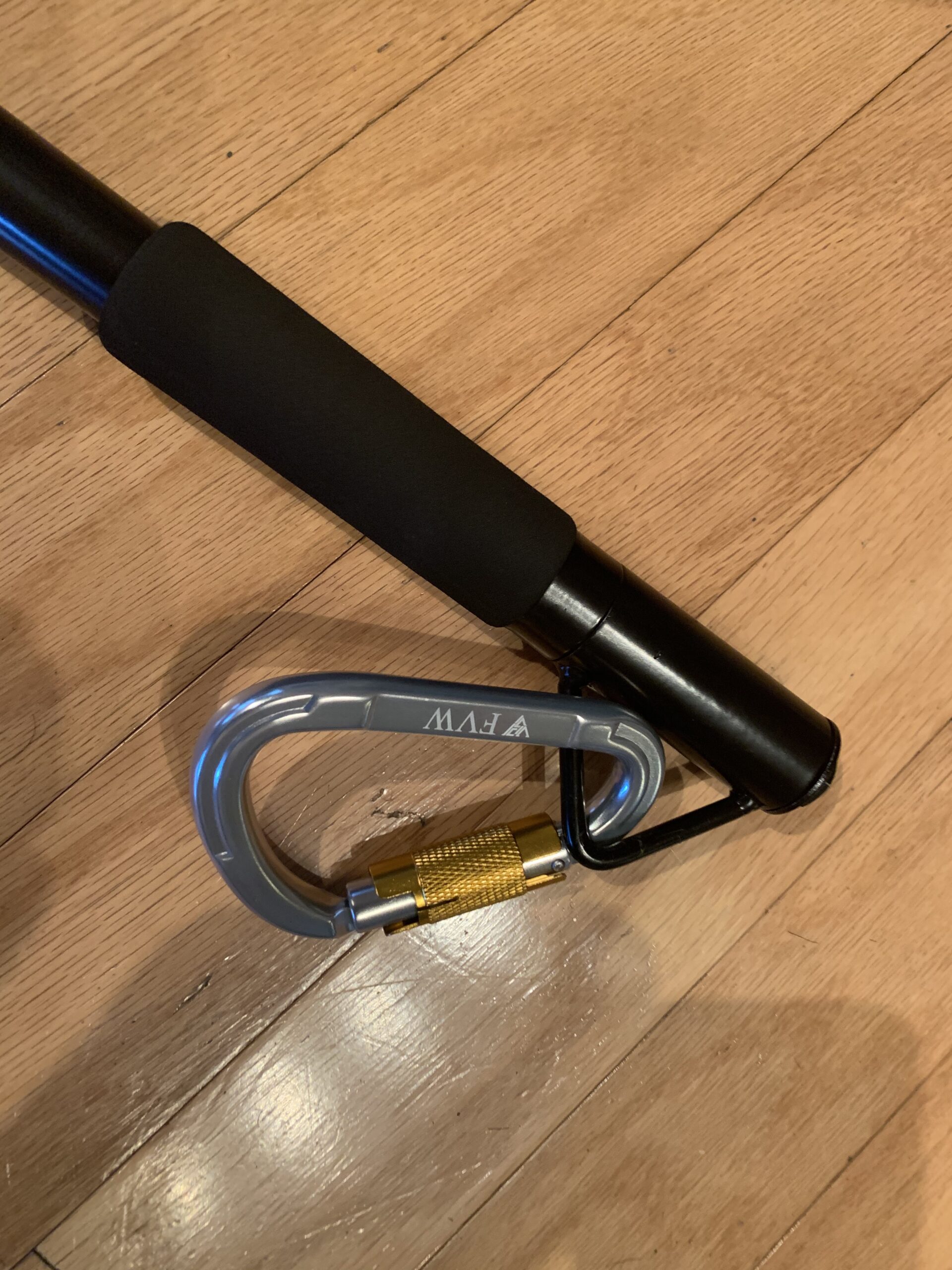 FVW Auto Locking Rock Climbing Carabiner Clips,Professional 25KN (5620 lbs) Heavy Duty Caribeaners for Rappelling Swing Rescue & Gym etc, Large D-Shaped Carabiners customer photo 2
