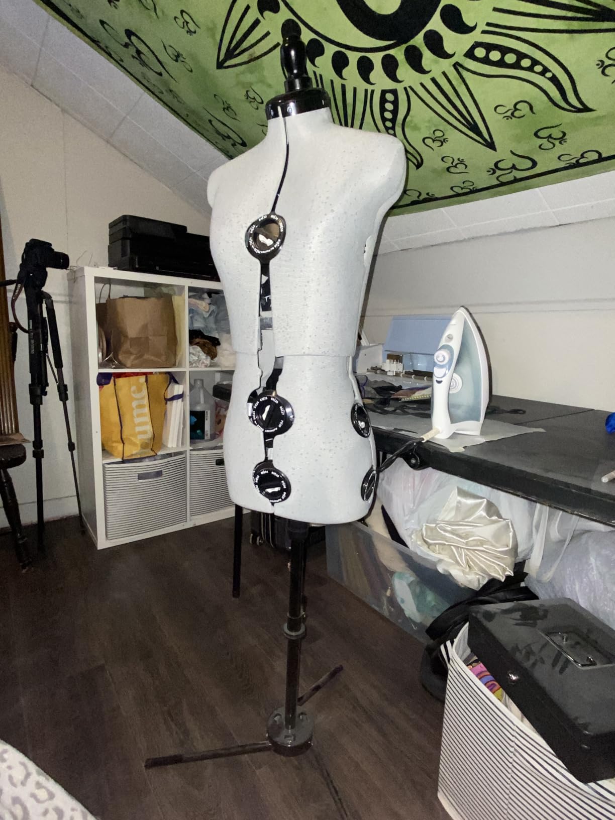 Dritz Twin-Fit Adjustable Dress Form Small, Sizes US 4-10, Female Sewing Mannequin with Pinnable Body Torso, 13 Dials for Accurate Fitting & 360 Hem Guide customer photo 1
