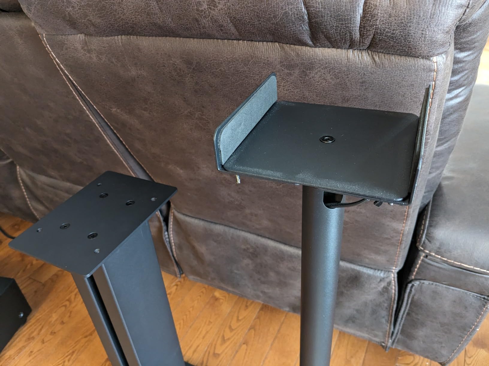 Perlegear Universal Speaker Stands Pair with Cable Management, 33.6 inch Speakers Stands for Bookshelf Speakers, Satellite Speakers & Surround Sound Speaker Holds to 22lbs (PGSS2) customer photo 1