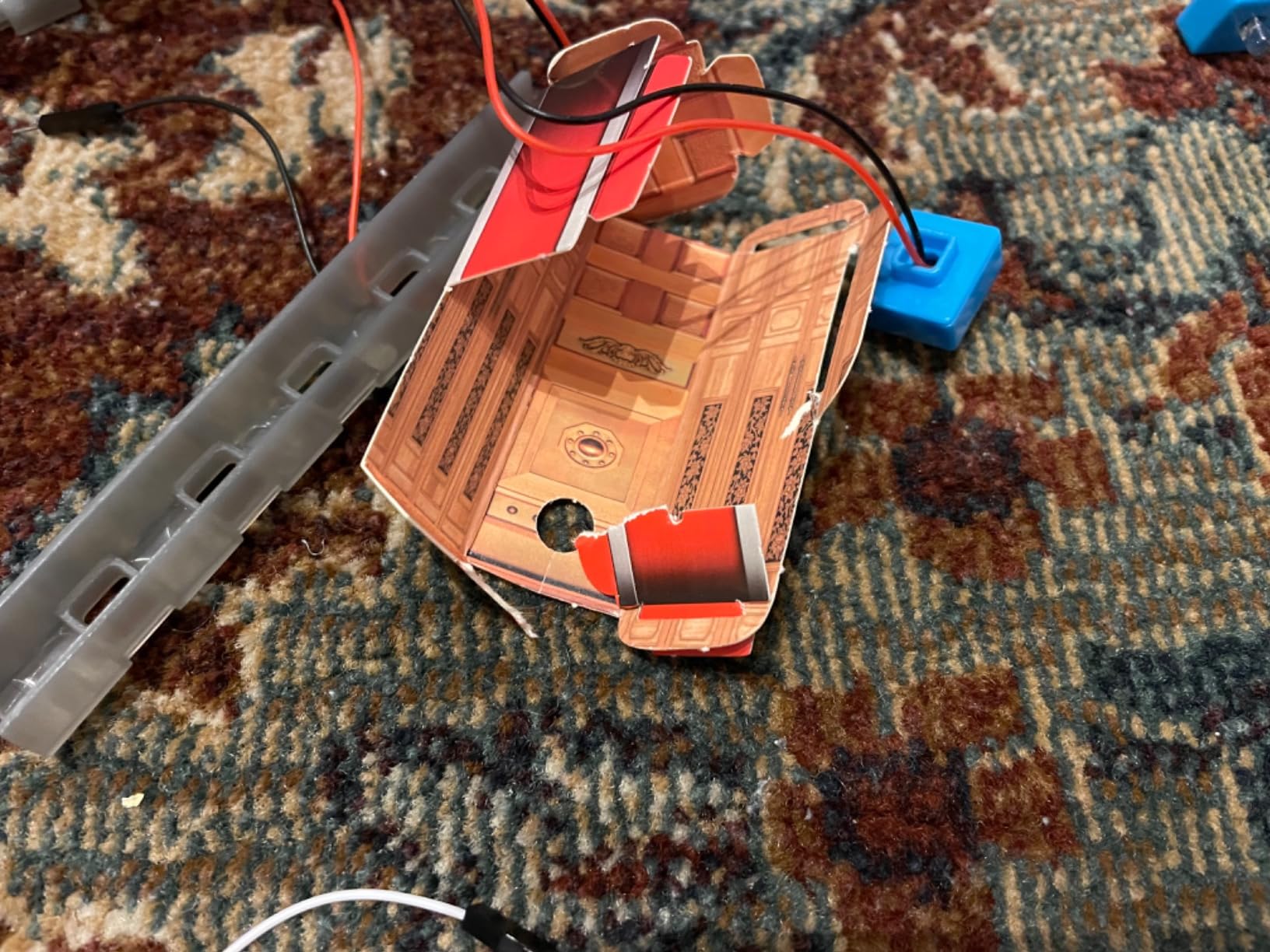 Archi-TECH Electronic Smart House with 40 Kinetic, Energetic Circuitry Projects and 62 Pieces in The Science Kit customer photo 1