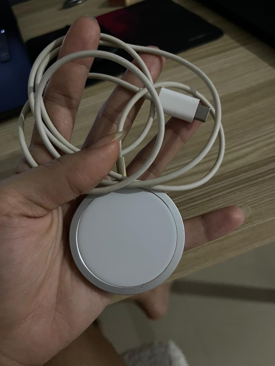 Apple MagSafe Charger - Wireless Charger with Fast Charging Capability, Compatible with iPhone and AirPods customer photo 2
