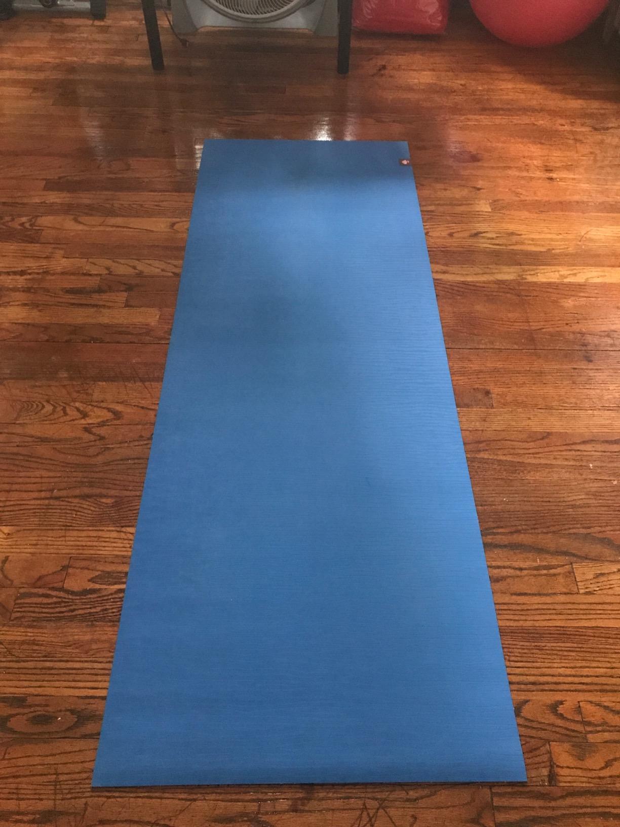 Manduka eKOLite Yoga Mat - 4mm Natural Rubber | Eco-Friendly customer photo 1