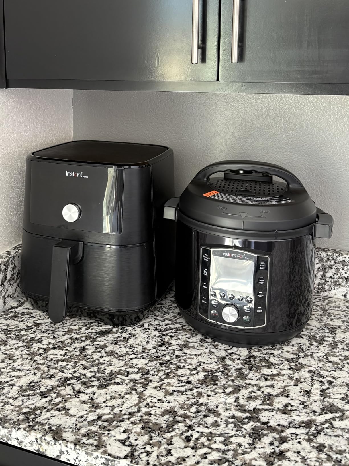 Instant Pot Pro (8 QT) 10-in-1 Pressure Cooker, Slow Cooker, Rice/Grain Cooker, Steamer, Sauté, Sous Vide, Yogurt Maker, Sterilizer, and Warmer, Includes App with Over 800 Recipes, Black customer photo 2