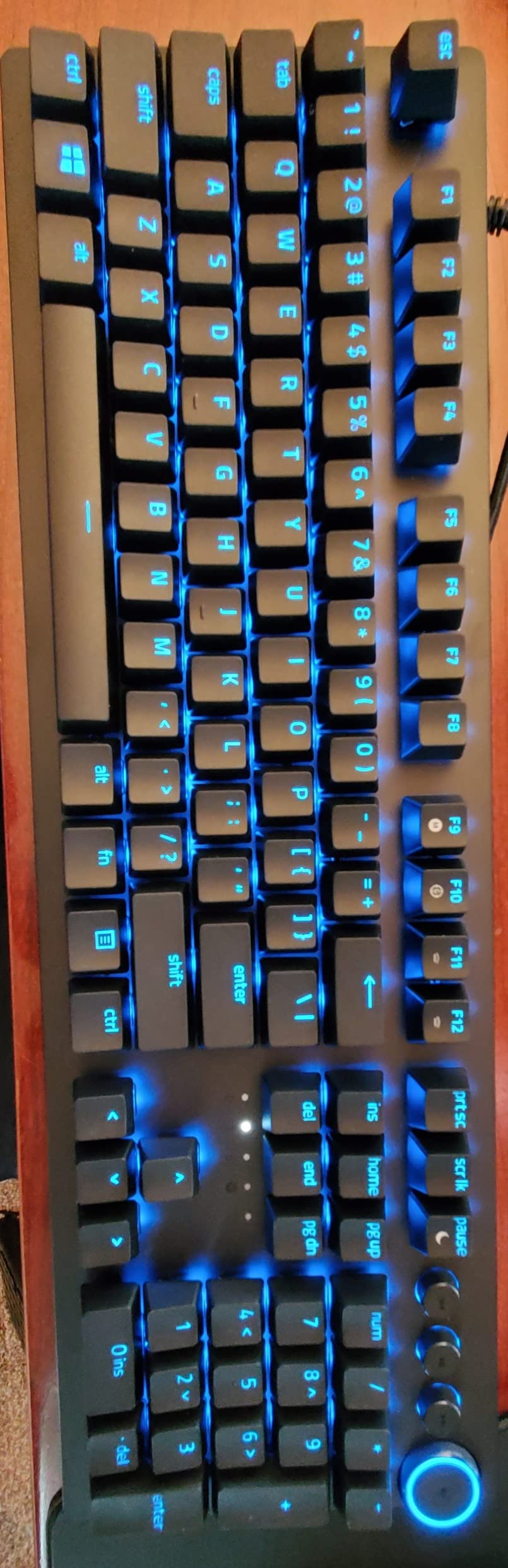 Razer Huntsman V2 Analog Gaming Keyboard: Adjustable Actuation via Analog Optical Switches - Rapid Trigger Mode - Chroma RGB Lighting - Magnetic Wrist Rest - Dedicated Media Keys & Dial - Black customer photo 1
