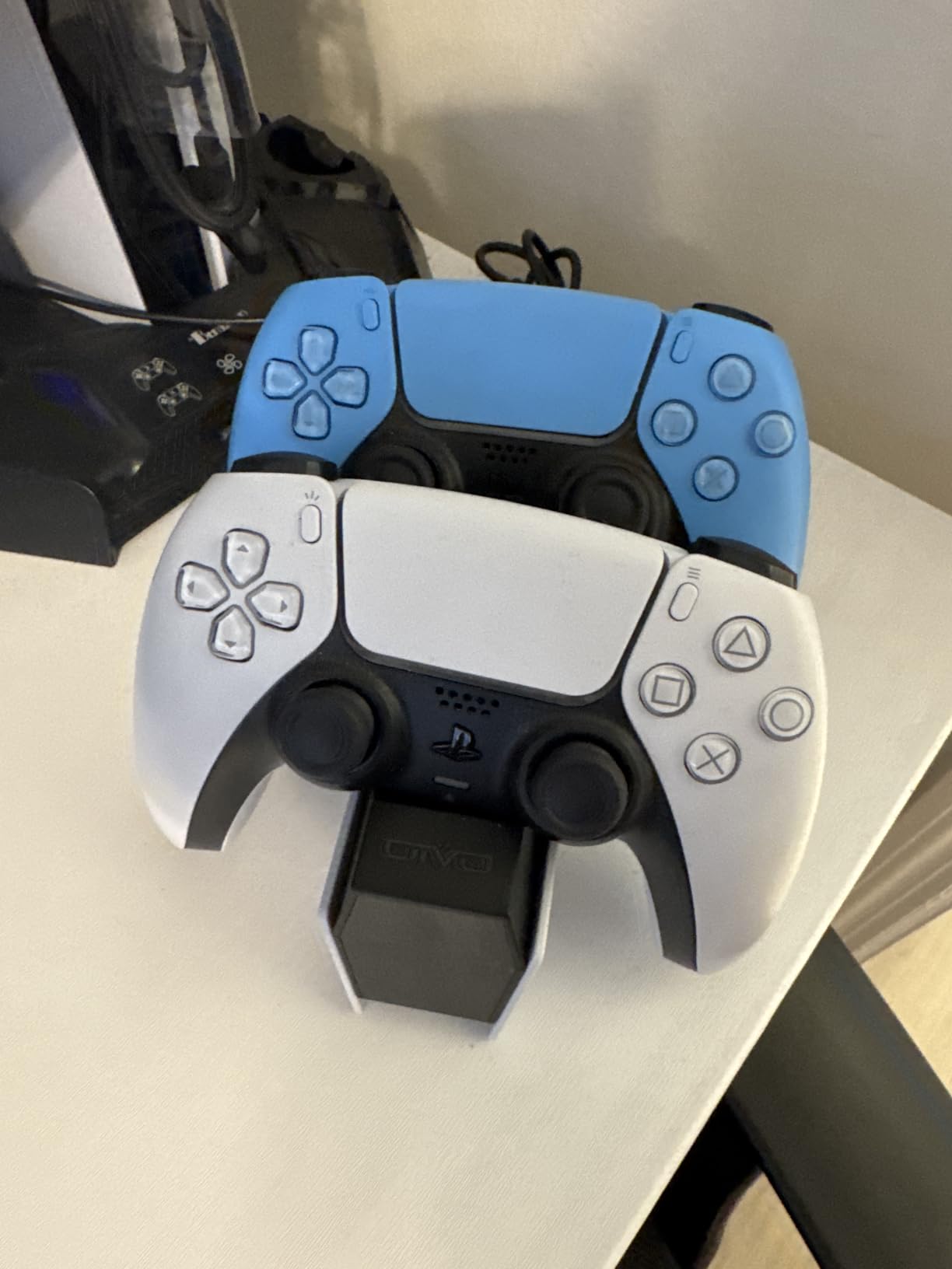 OIVO PS5 Controller Charger, 2H Fast Charger with 2 Cable Types, PS5 Charging Station for PlayStation 5 Controllers customer photo 2