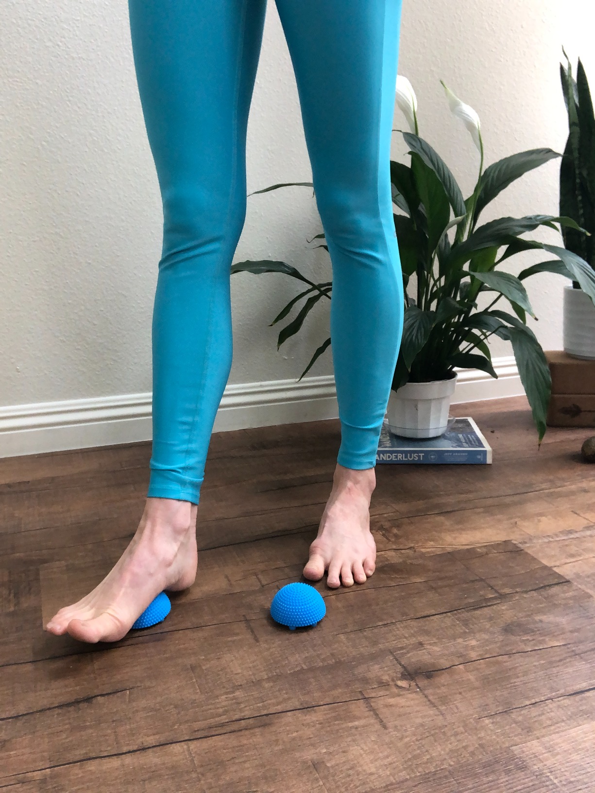 RAD The Original Neuro Ball - Foot Roller & Textured Massage Ball for Myofascial Release, Plantar Fasciitis, Hands & Face - Spiky Therapy Tool for Muscle Relief customer photo 2