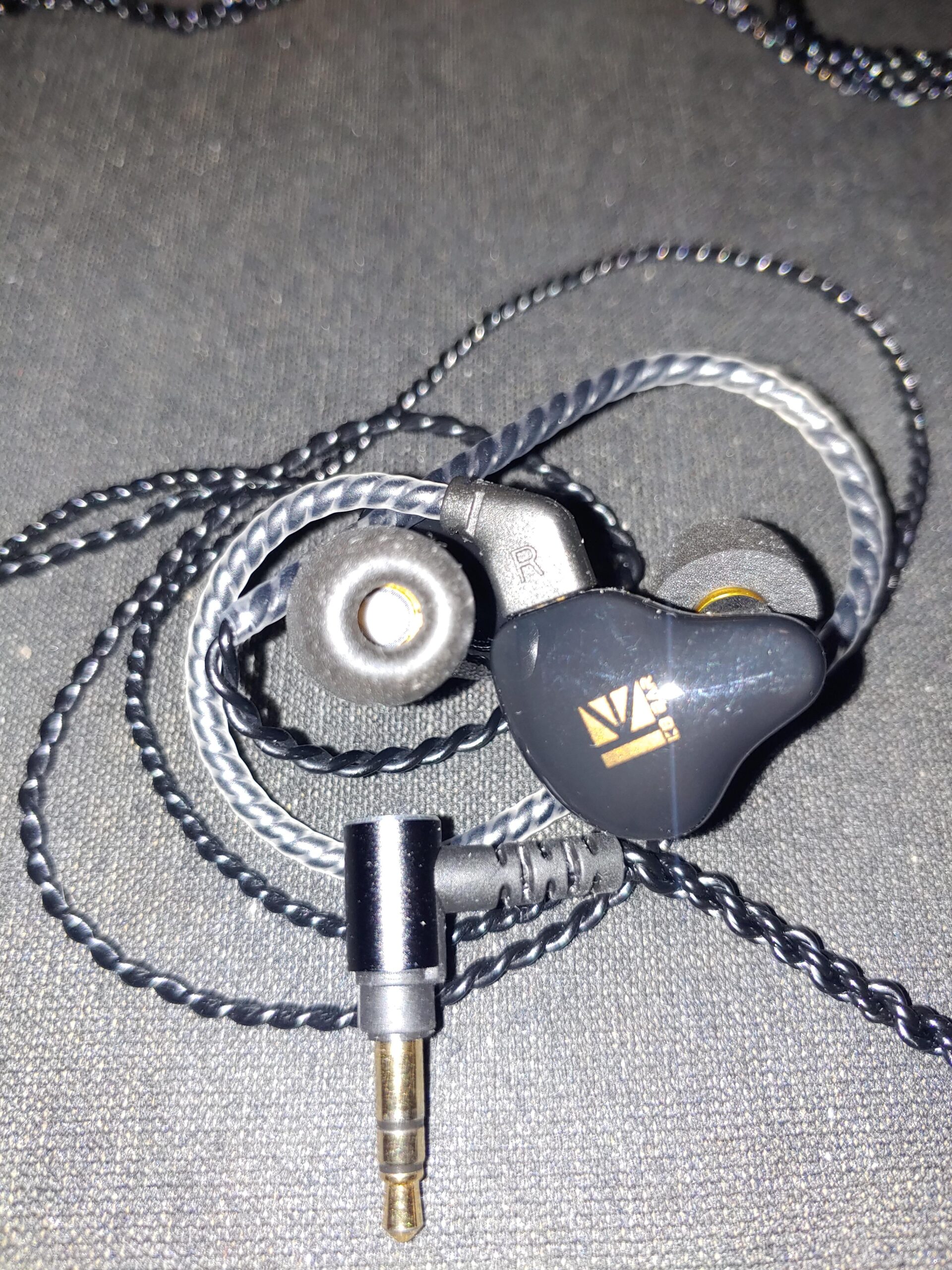 KBEAR KS1 Earphones in Ear Monitor Super Bass Wired Earbuds, Crystal Clear Sound IEM Headphones, High Resolution Noise Canceling Ear Monitors Headphone for Singers Musician Audifonos Auriculares customer photo 2