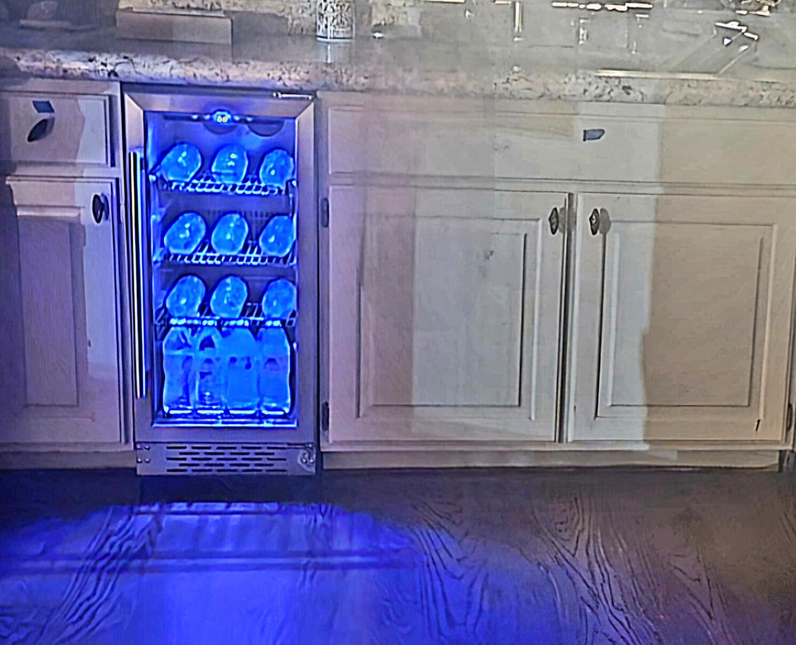 Phiestina 24 inch Indoor/Outdoor Beverage Refrigerator 175 Cans Built-in/Freestanding Beverage Fridge Cooler Lockable Stainless Steel Door Auto Defrost Quiet For Home/Commercial,6 Removable Shelves customer photo 2