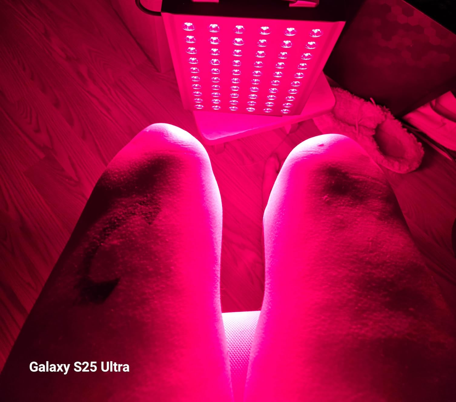 Hooga Red Light Therapy Panel PRO300, Red and Near Infrared Light Device 660nm 850nm, 60 Dual-Chip LEDs, Built-in Timer and Stand, Flicker Free, Compact Panel for Home Wellness Routine customer photo 1