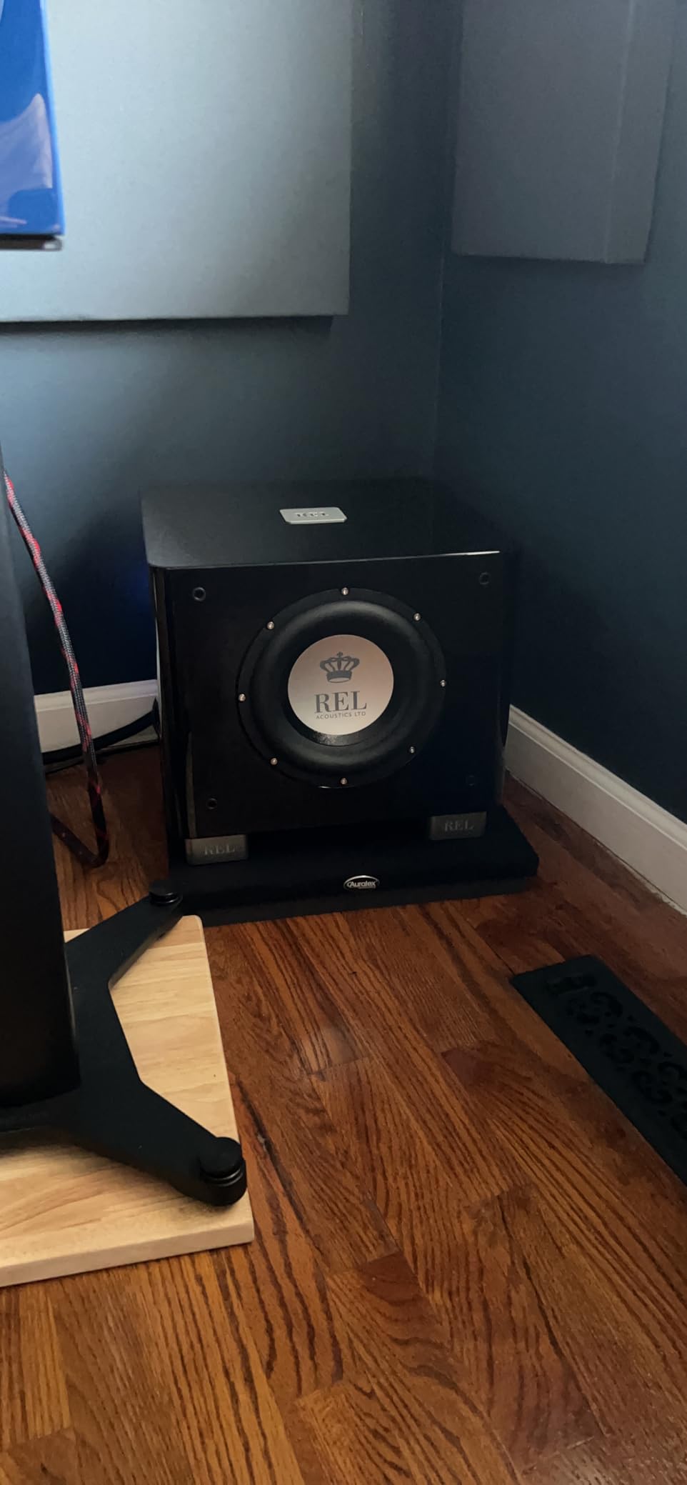 REL T/7x 8-Inch Powered Subwoofer Compact Sealed Design with Class AB Amplifier, RCA Inputs, and Deep Bass for HiFi Stereo Systems, Home Theater, and Surround Sound High Gloss Black Finish customer photo 1