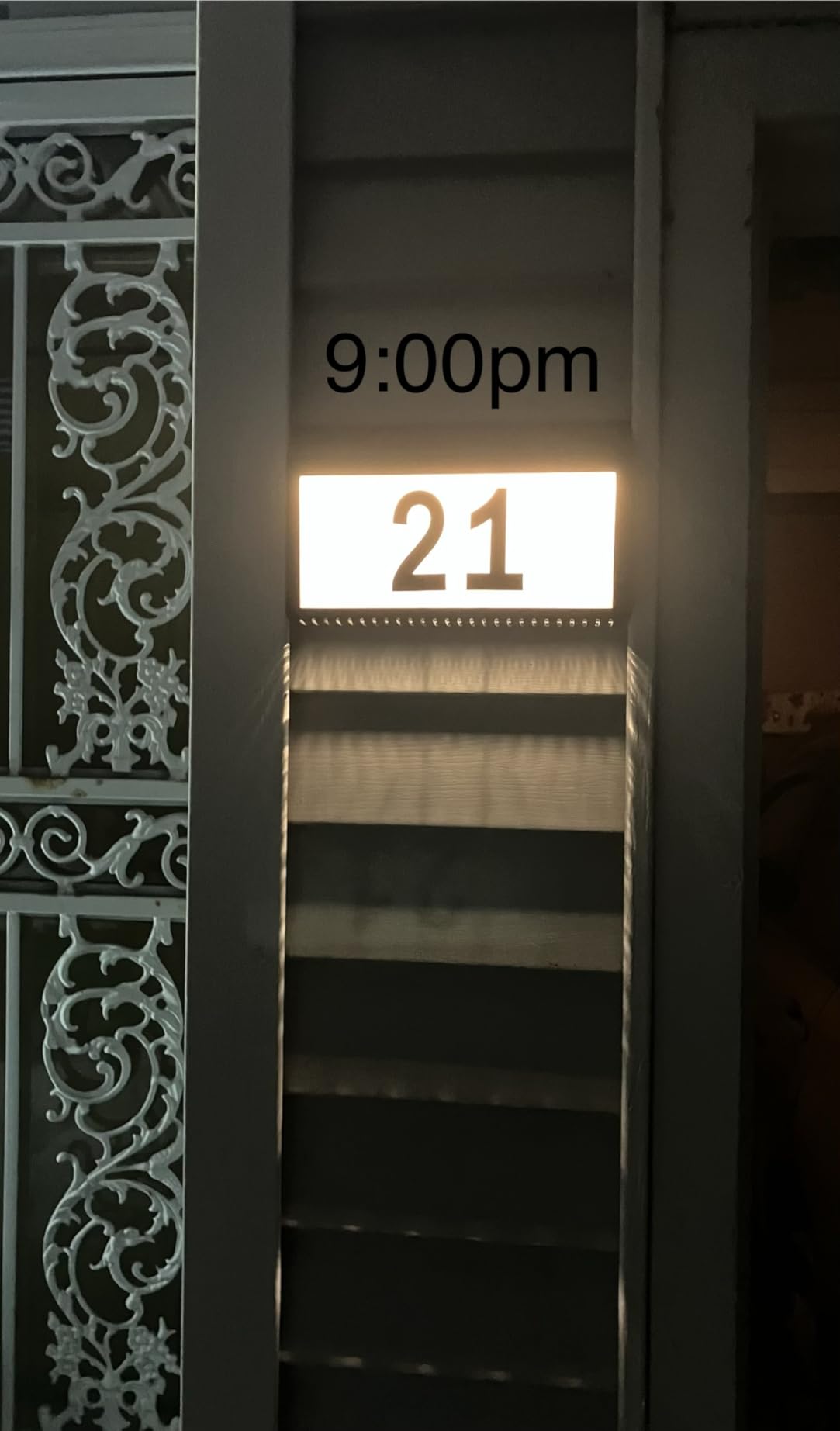 MAXvolador Solar Powered Address Sign House Numbers Waterproof, 3-Color Lighting Modes LED Illuminated Address Plaque with Stakes, Outdoor Address Number customer photo 2