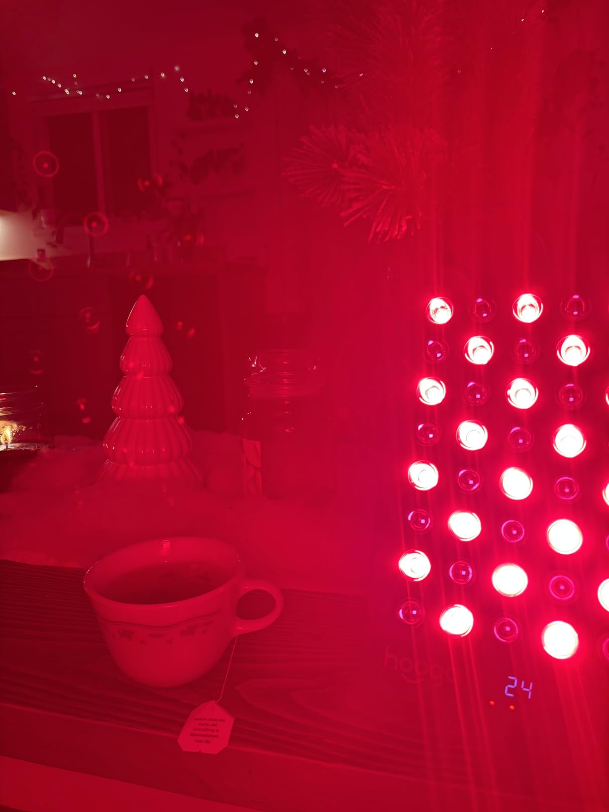 Hooga HG200 Red Light Therapy Panel - 660nm & 850nm Red & Near Infrared LED Light, 40 LEDs Dual Wavelength, Built-in Timer & Adjustable Stand customer photo 1