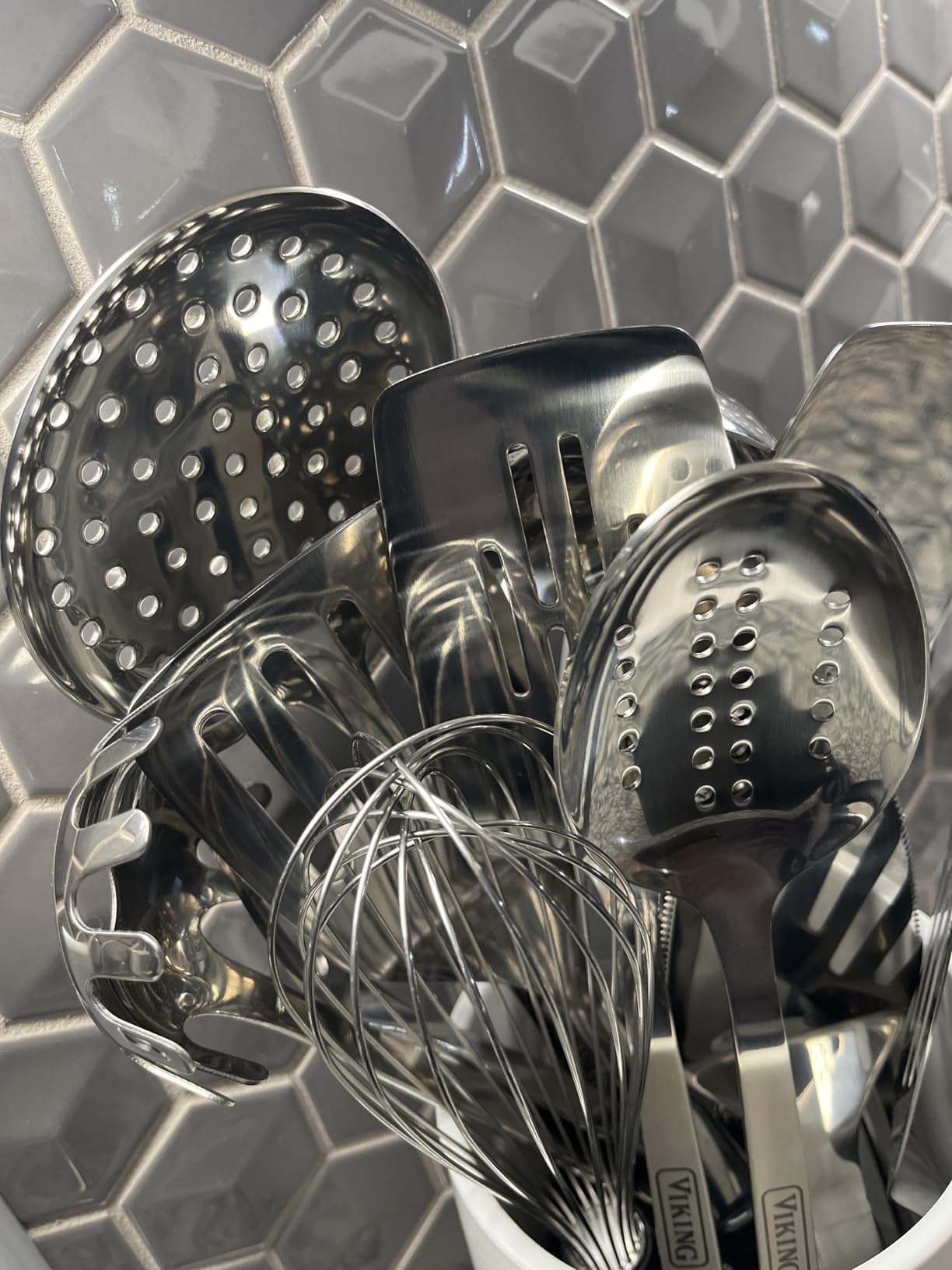 Viking Kitchen Utensils Set, 8 Piece Stainless Steel Cooking Utensil Set, Includes Spatulas, Spoons, Pasta Fork, Deep Ladle, Meat Fork, and Skimmer, Silver customer photo 1
