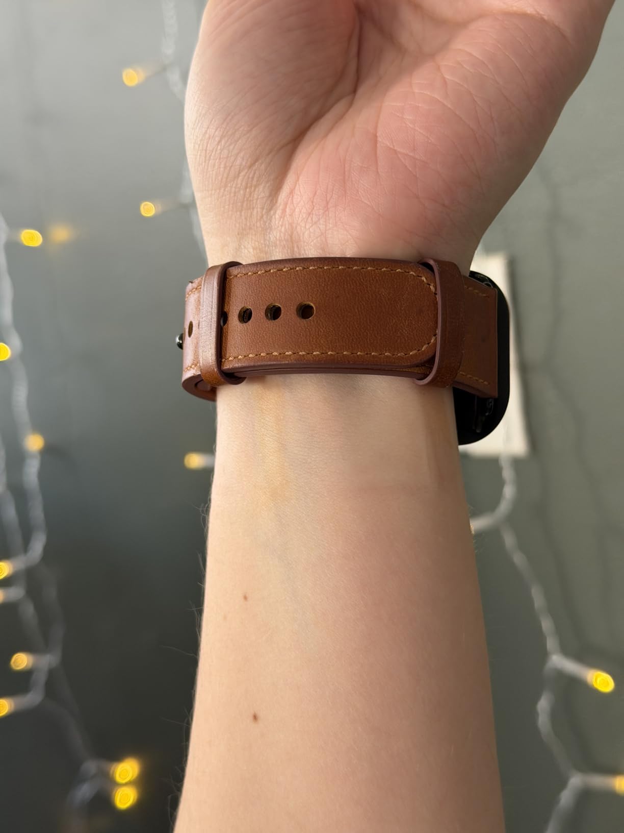 OUHENG Leather Bands Compatible with Apple Watch Band 49mm/46mm/45mm/44mm/42mm, Genuine Leather Strap for iWatch Ultra 3/2/1 & SE 3/2/1 Series 11 10 9 8 7 6 5 4 3 2 1 (Retro Brown/Black) customer photo 2
