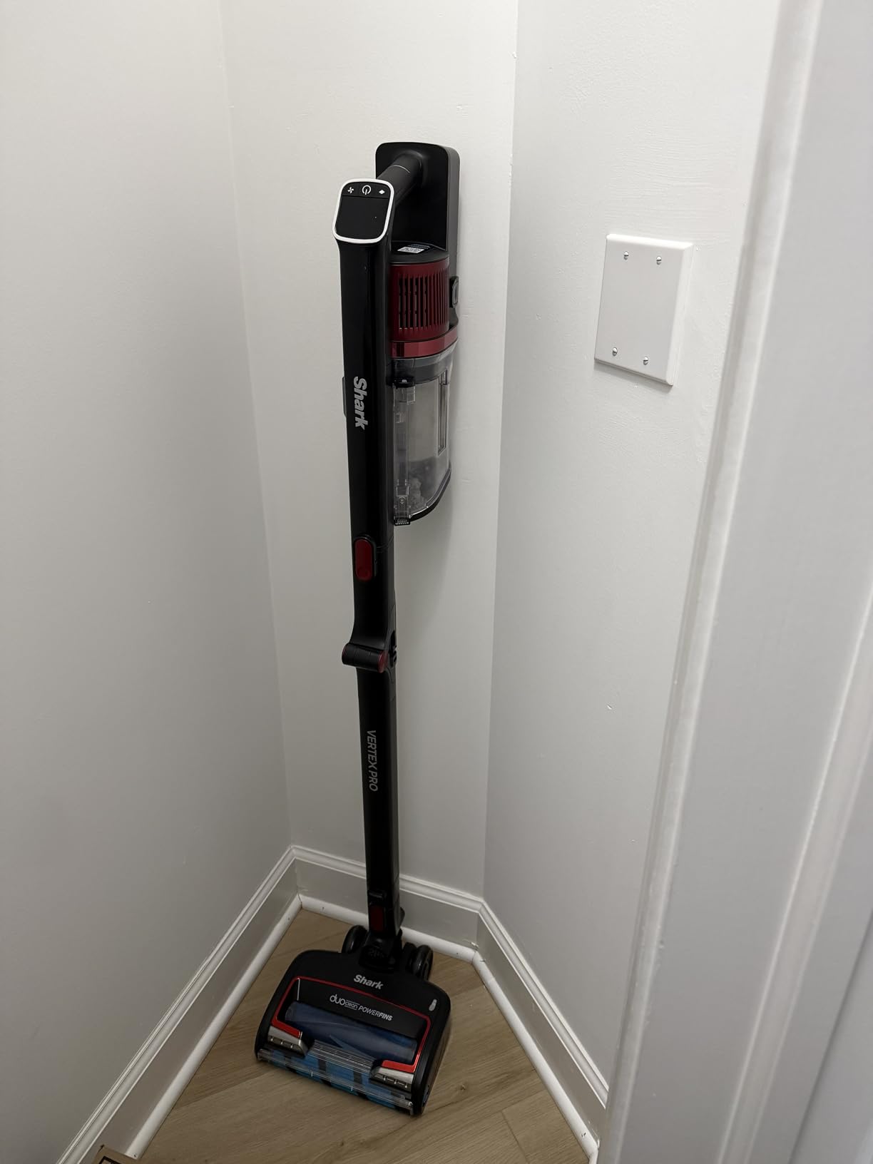 Shark IZ662H Vertex Pro Lightweight Cordless Stick Vacuum with DuoClean PowerFins, HEPA Filter, LED Headlights, Red customer photo 1