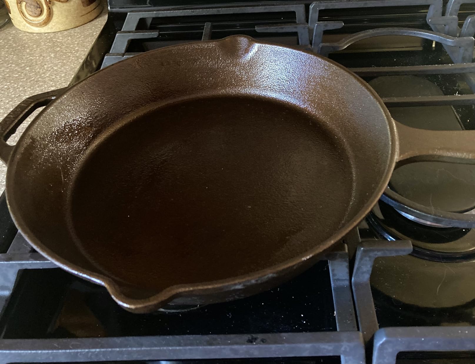 Mercer Culinary Pre-Seasoned Cast Iron Skillet, 8-Inch customer photo 1