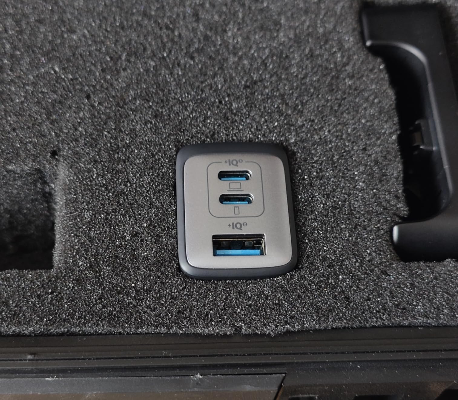Anker Charger, 65W 3-Port Fast Compact Foldable USB C Charger Block for MacBook Pro/Air, iPad Pro, Galaxy, Steam Deck, iPhone 17 Series customer photo 1