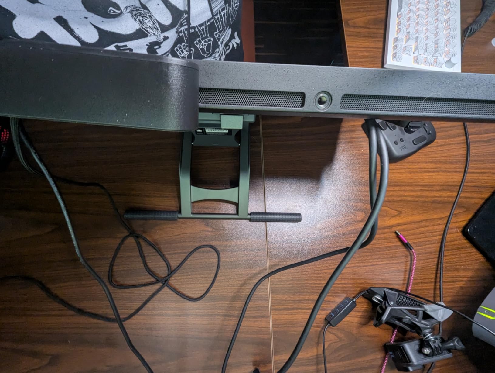 HUION ST100A Adjustable Drawing Tablet Stand for Pen Displays, Adjustable VESA Mount Desk Stand, Suitable for Kamvas 20/22/22 Plus/24/24 Plus and Kamvas Pro 24(4K) customer photo 1