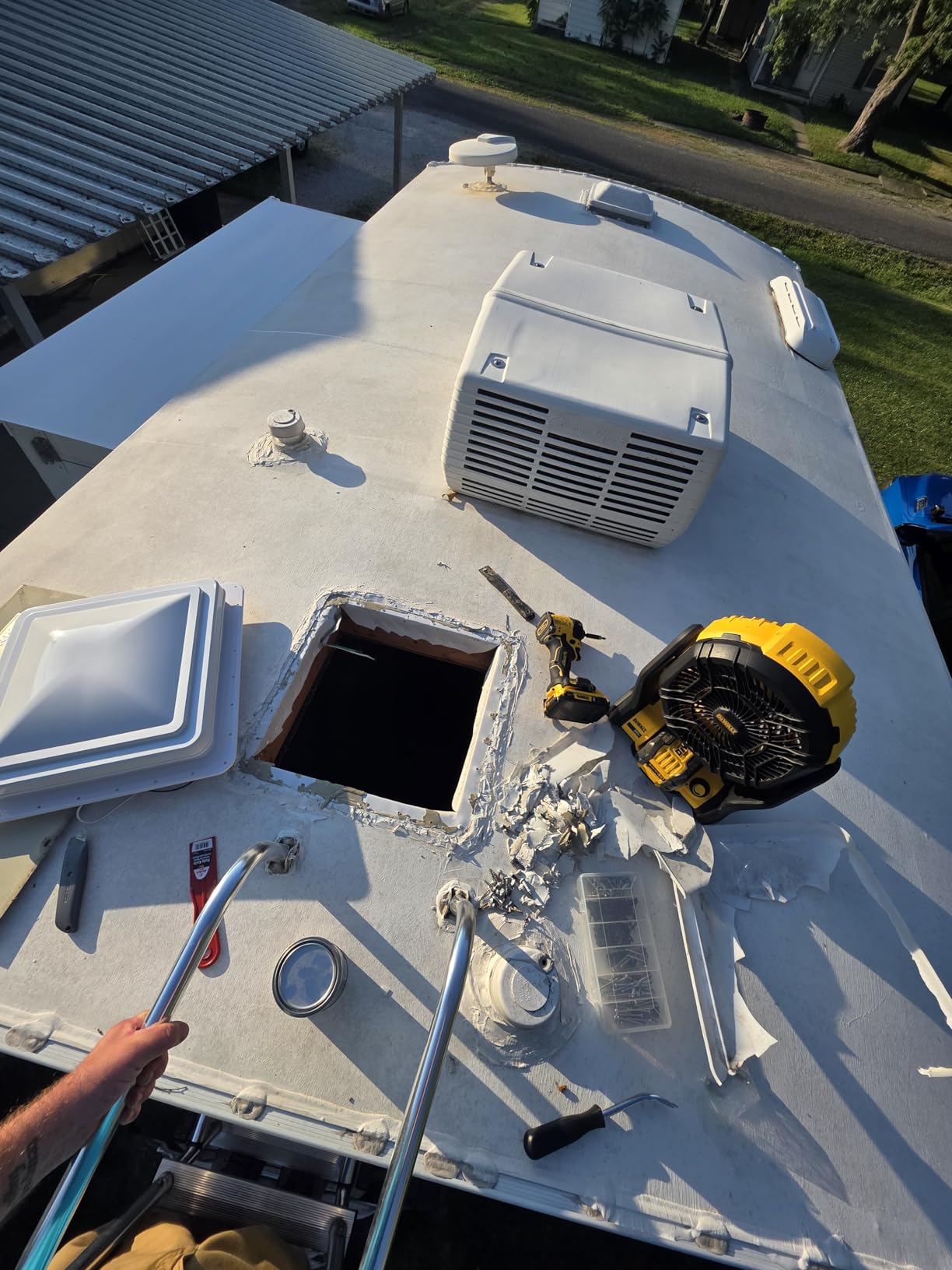 RV Roof Vent With 12V Fan Reversible 14