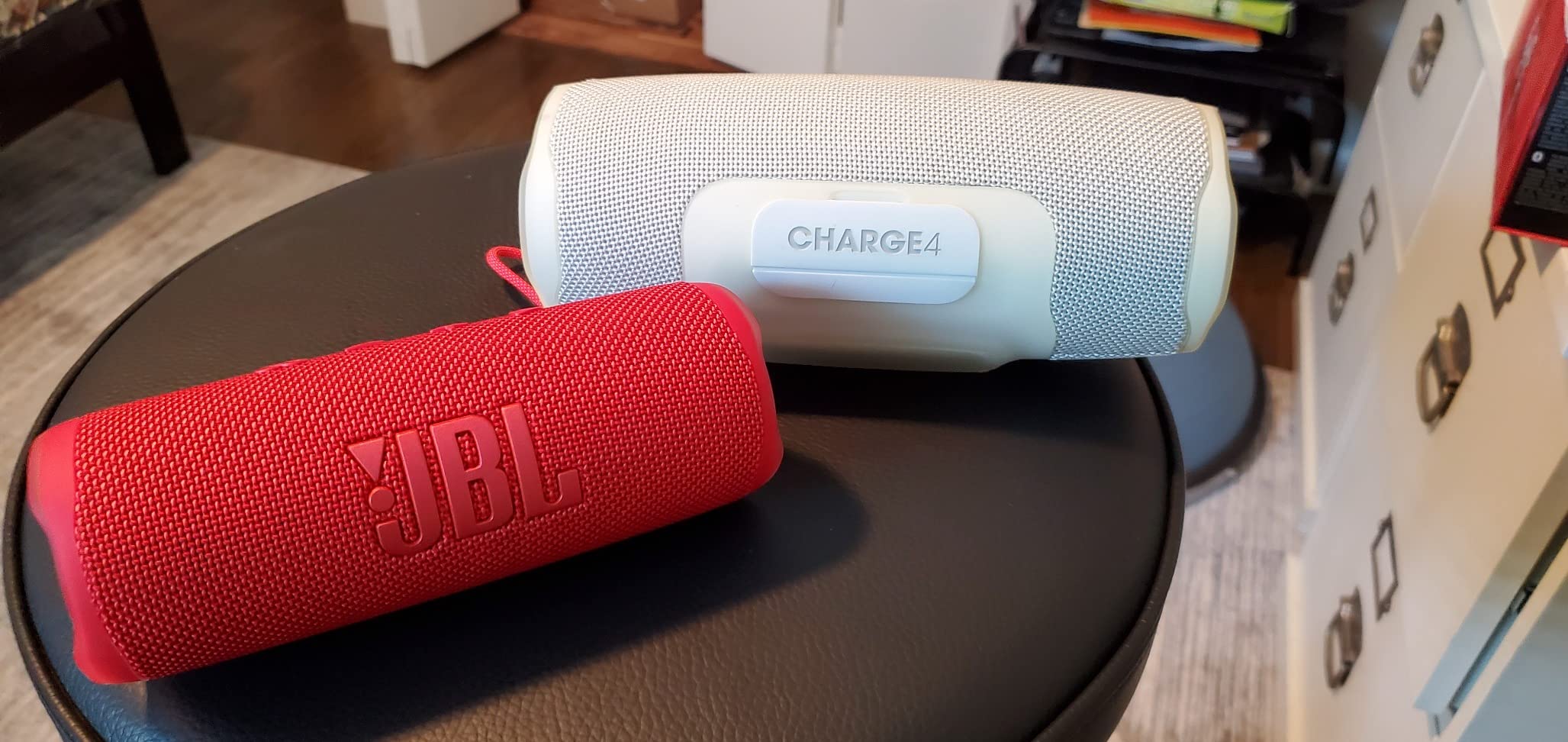 JBL Flip 6 - Portable Bluetooth Speaker, powerful sound and deep bass, IPX7 waterproof, 12 hours of playtime, JBL PartyBoost for multiple speaker pairing for home, outdoor and travel (Red) customer photo 2