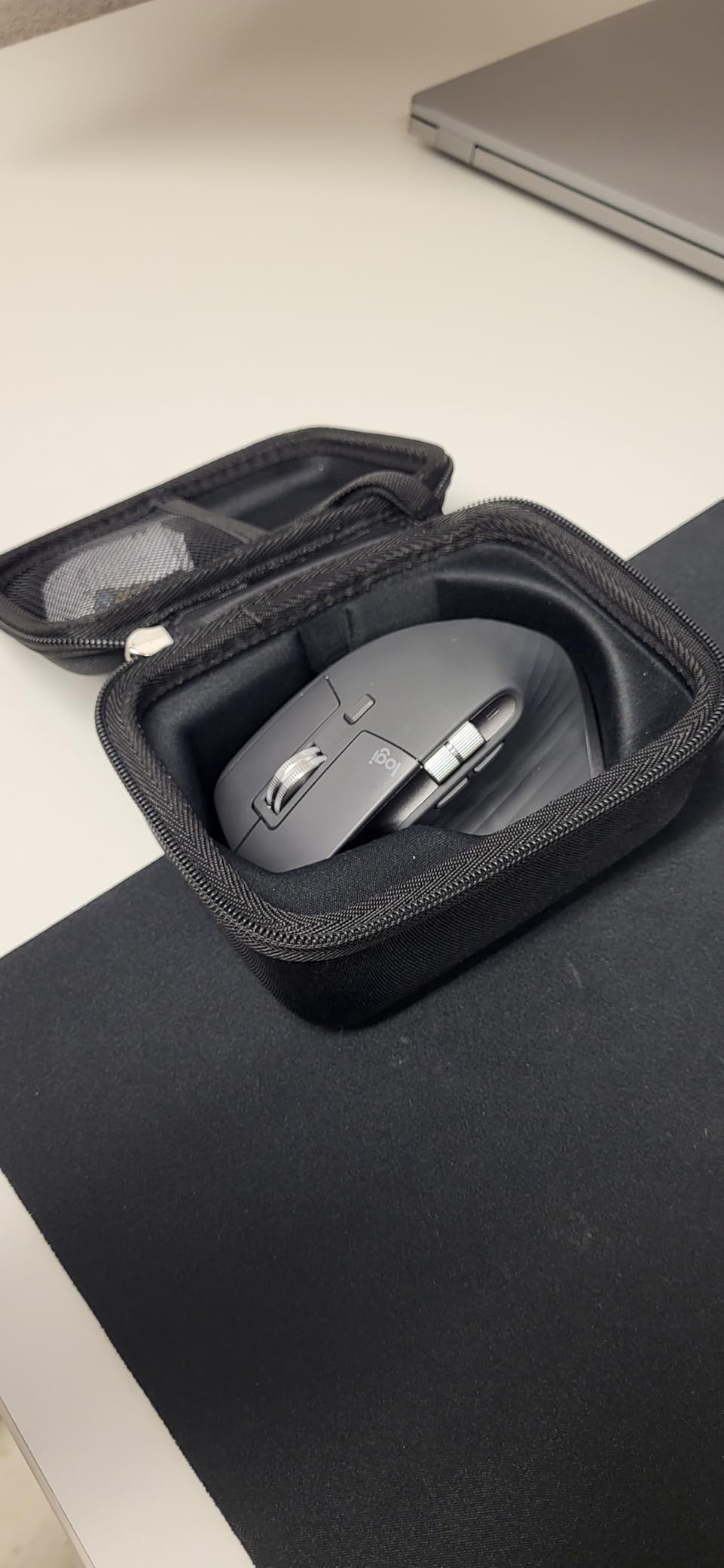 MX Master 3S Wireless Mouse, 8K DPI, Quiet Clicks, MagSpeed Scroll, USB-C - Graphite customer photo 1