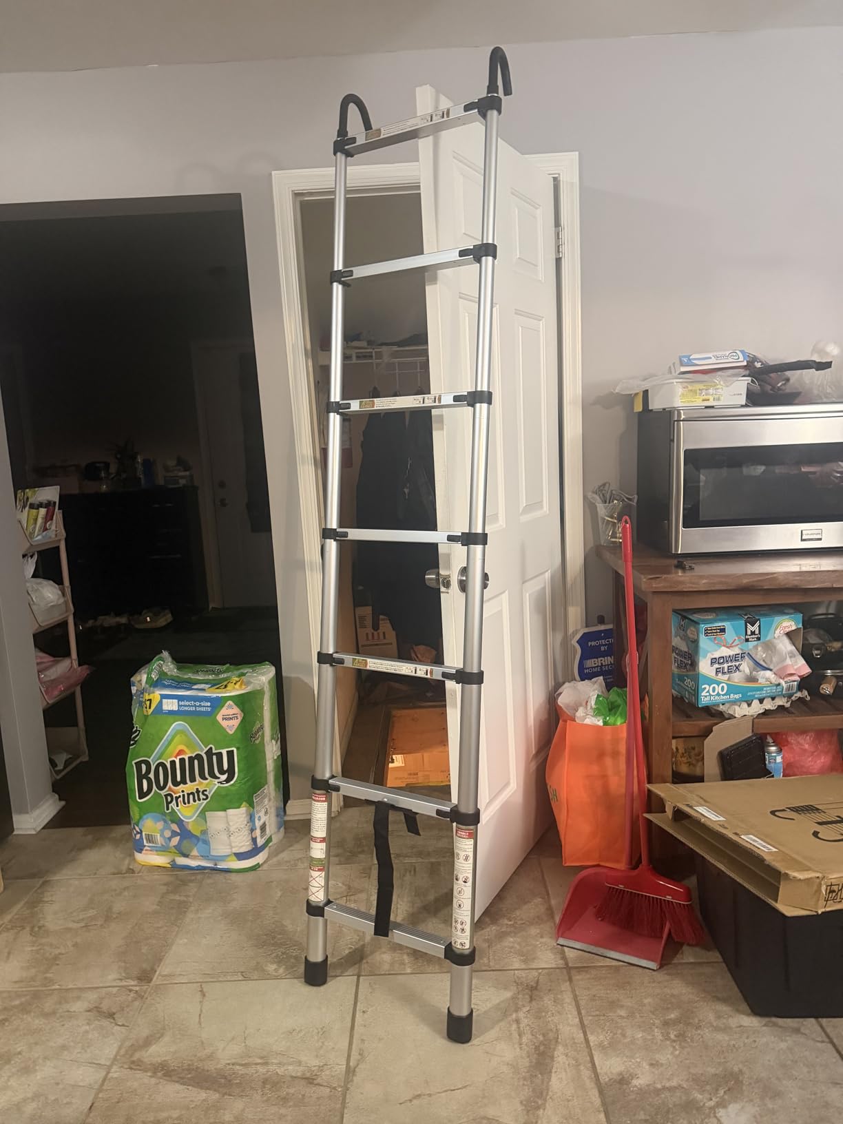 Telescopic Ladder, 10.5FT RIKADE Aluminum Telescoping Ladder with Non-Slip Feet and Stable Hook, Portable Extension Ladder for Household and Outdoor Working, 330lb Capacity customer photo 2