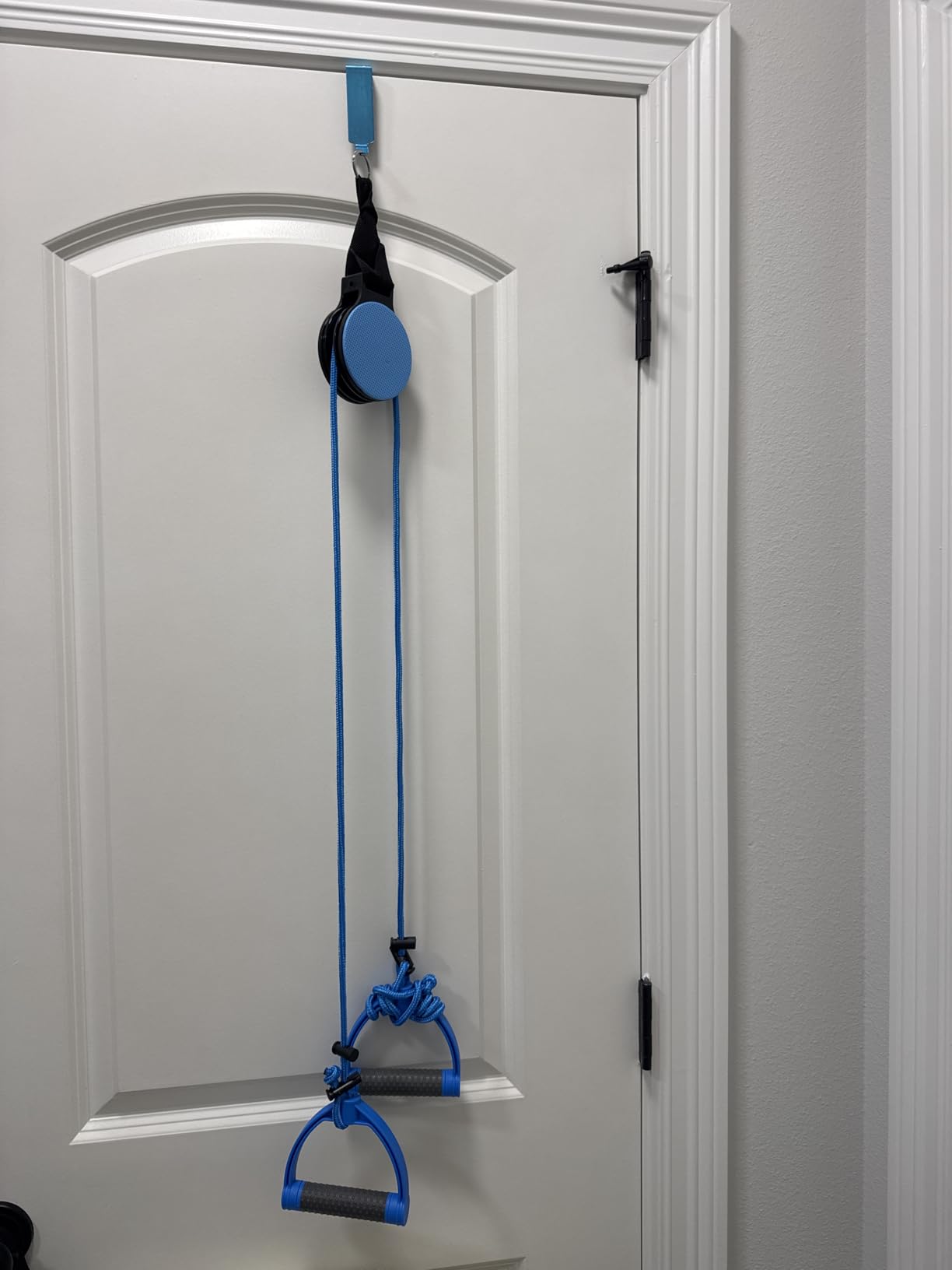 Fanwer Shoulder Pulley for Physical Therapy, Over The Door Pulley for Shoulder Rehab, Overhead Arm Exercise Pulleys for Rotator Cuff Recovery, Frozen Shoulder, Workout Pulley System for Home Gym customer photo 1