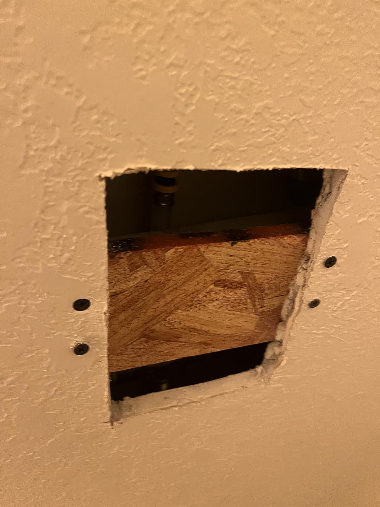 GORILLA Wall Repair Kit, Heavy Duty Spackling, 8 fl oz Tub, 4 in Patch | Includes 3 in Putty Knife, Sanding Block, Lightweight Drywall Filler, Strong Repairs for Walls and Ceilings customer photo 1