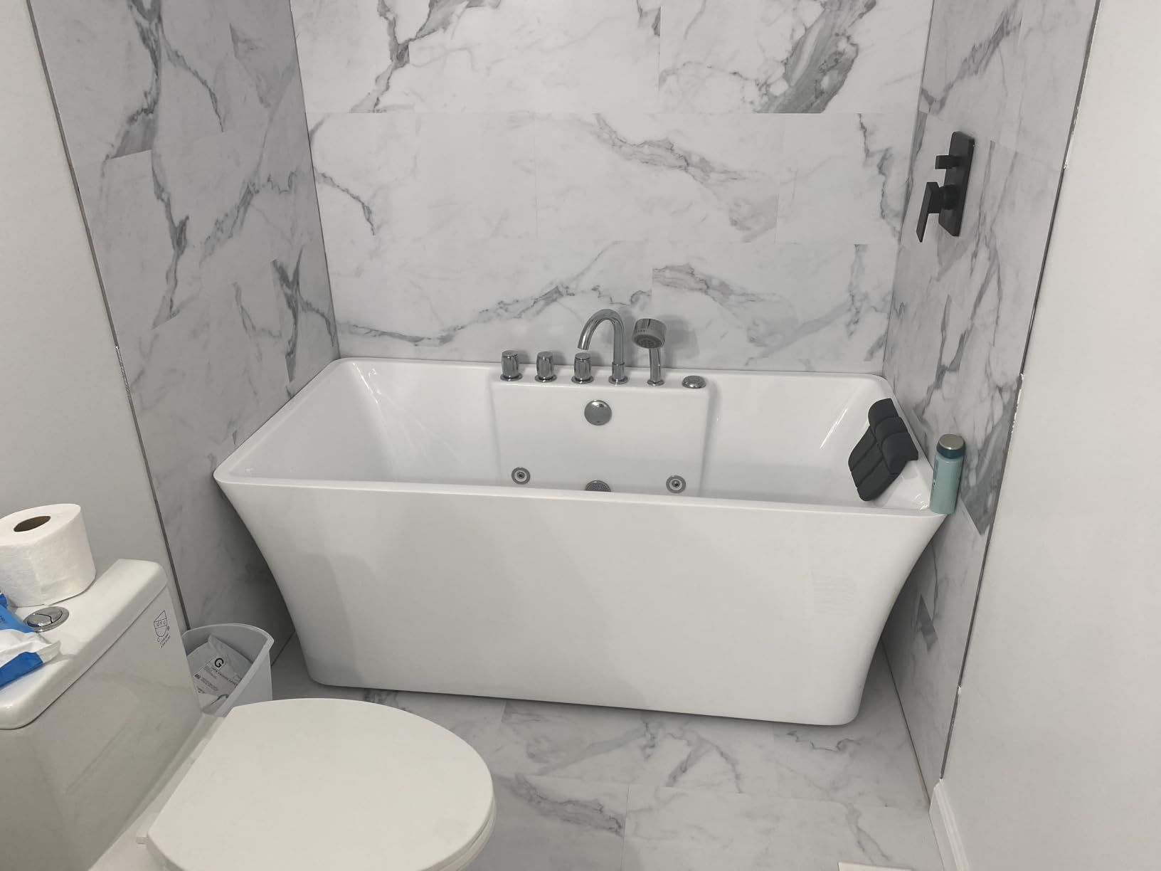 59-Inch White Freestanding Whirlpool Bathtub Rectangular with 8 Hydromassage Adjustable Water Jets customer photo 1