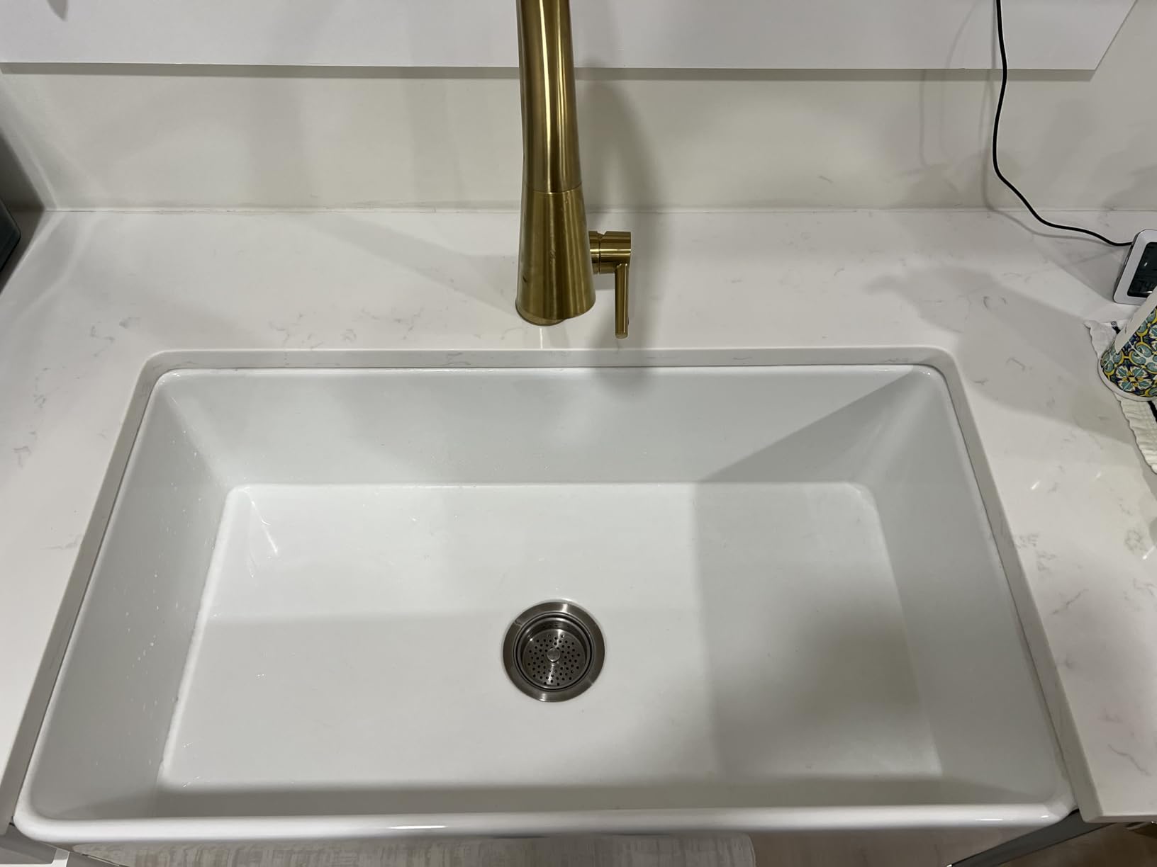 TUKTUK White Farmhouse Sink 33 inch Fireclay Apron Front Farm House Kitchen Sink Single Bowl Deep Drop In Undermount Reversible Heavy Duty Easy to Clean Porcelain Kitchen Basin Modern Luxury Accessory customer photo 2