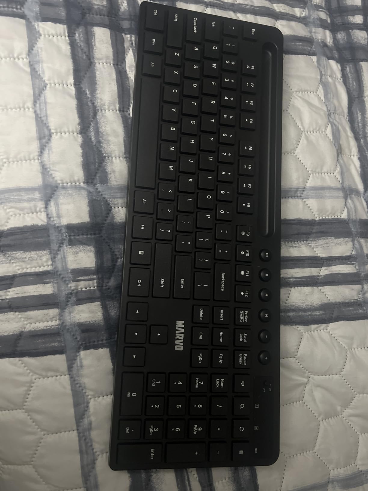 MARVO Wirelss Keyboard and Mouse Combo with Phone Holder, Full-Size, Black customer photo 2