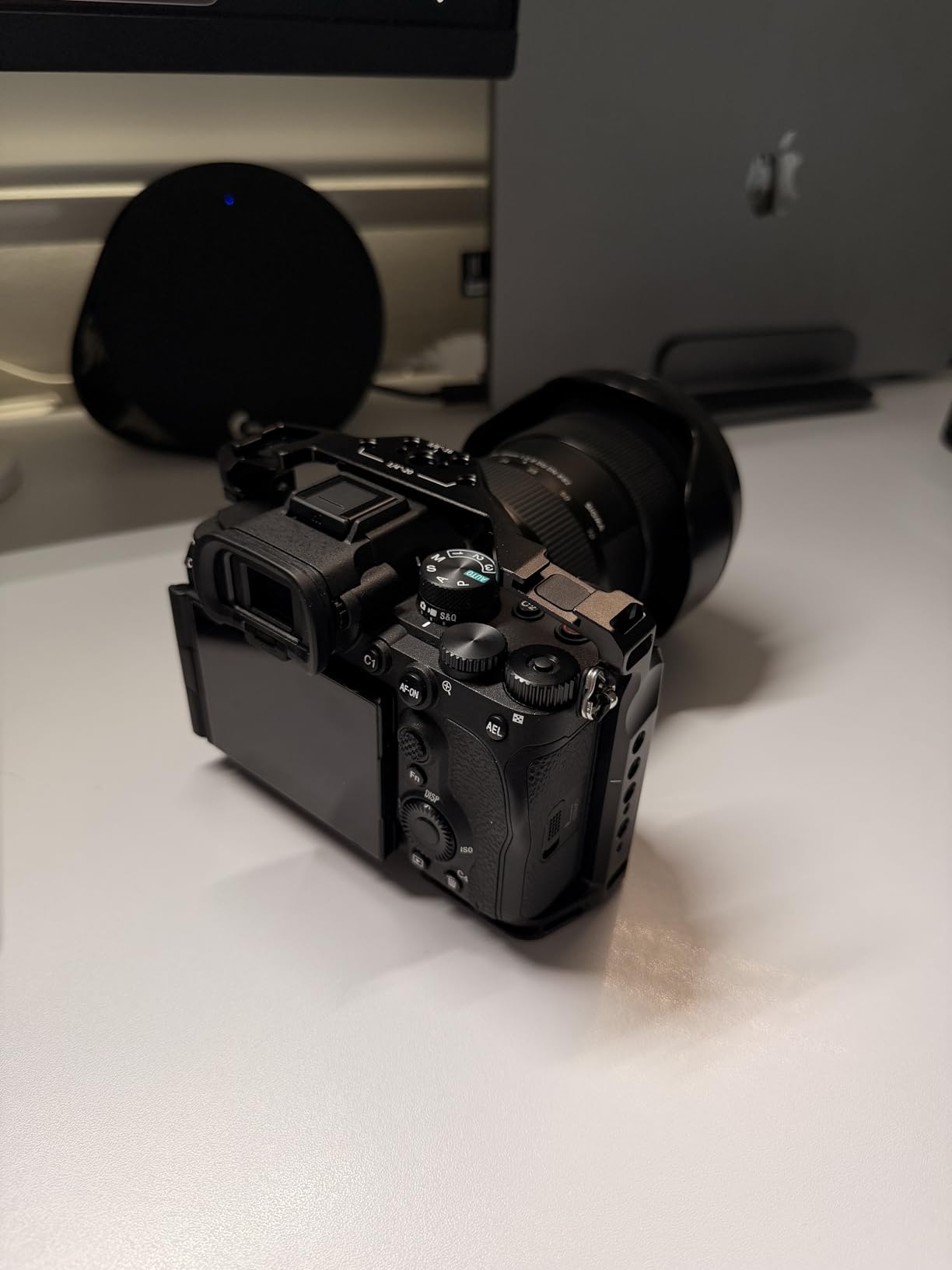 SmallRig HawkLock Quick Release Full Cage for Sony Alpha 7R V/Alpha 7 IV/Alpha 7S III/Alpha 1 / Alpha 7R IV/Alpha 7 V, Built-in Quick Release Plate for Arca, Cold Shoes customer photo 2