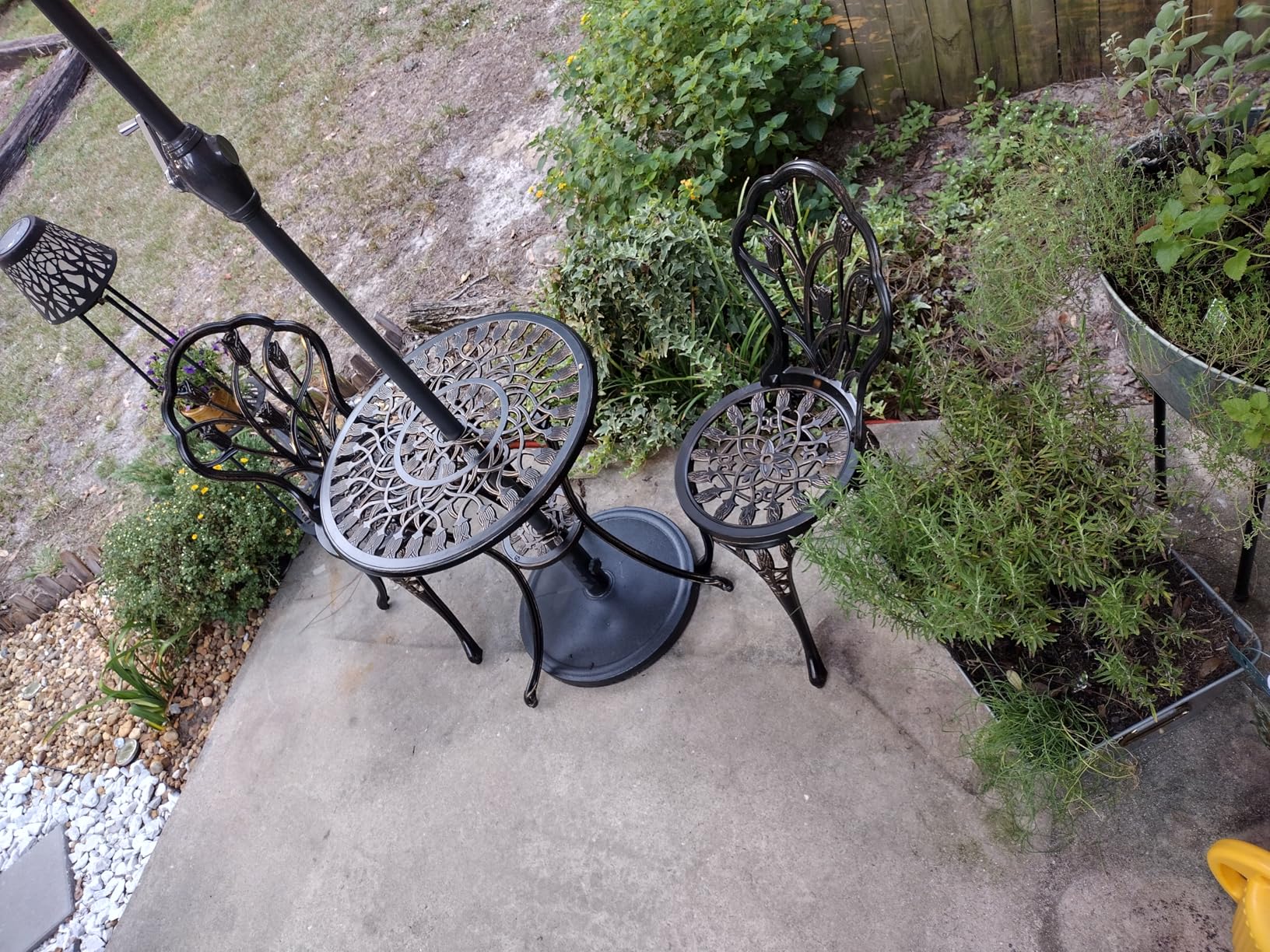 JARDIN DE CENTENNIAL Patio Bistro Set, Rust-Resistant Cast Aluminum Bistro Table Set with Umbrella Hole for Backyard (Rose Copper) customer photo 2