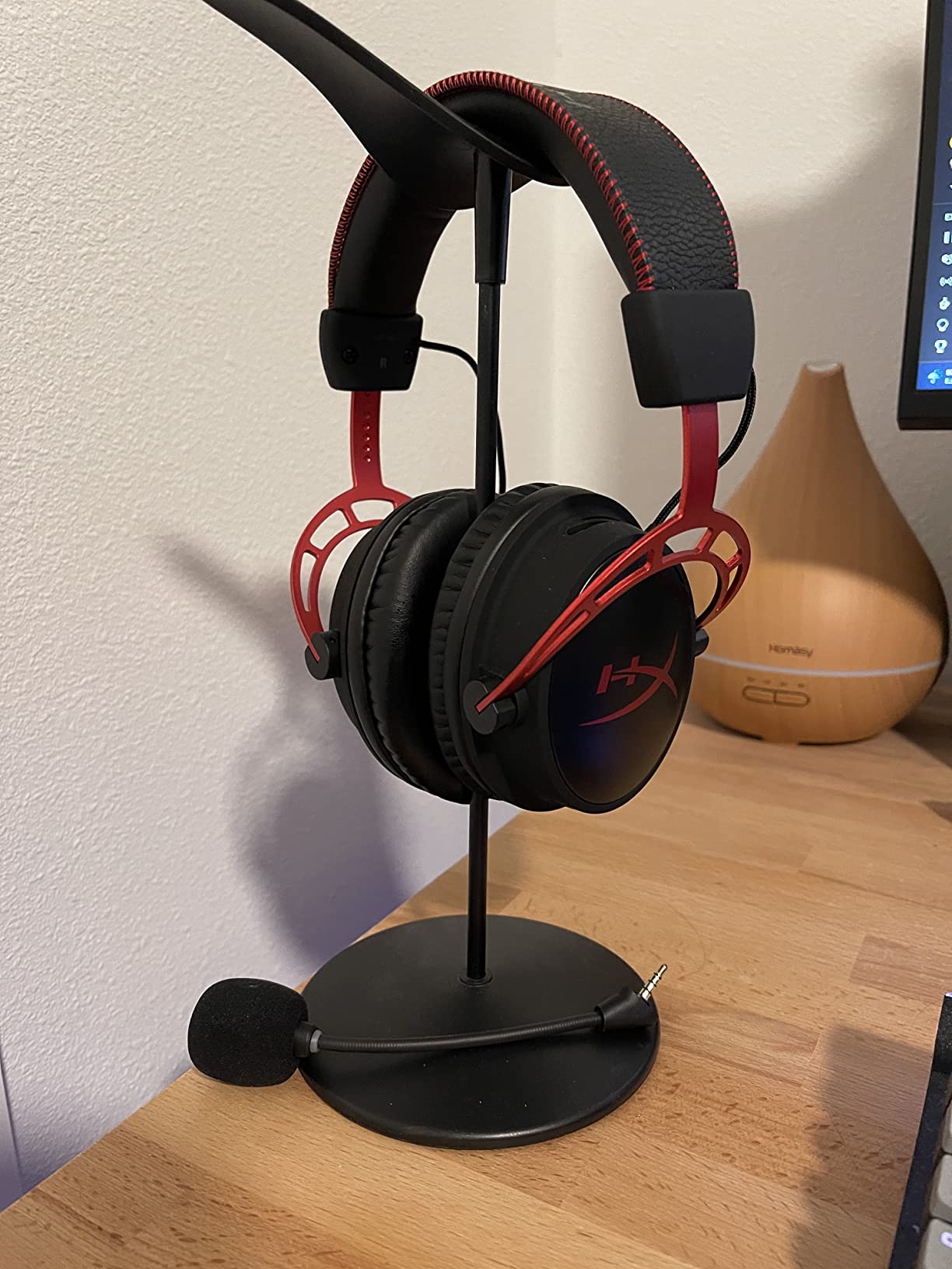 HyperX Cloud Alpha Wireless Gaming Headset for PC - 300-hour battery life - DTS Headphone:X Spatial Audio - Memory foam - Dual Chamber Drivers - Noise-canceling mic - Durable aluminum frame - Red customer photo 1