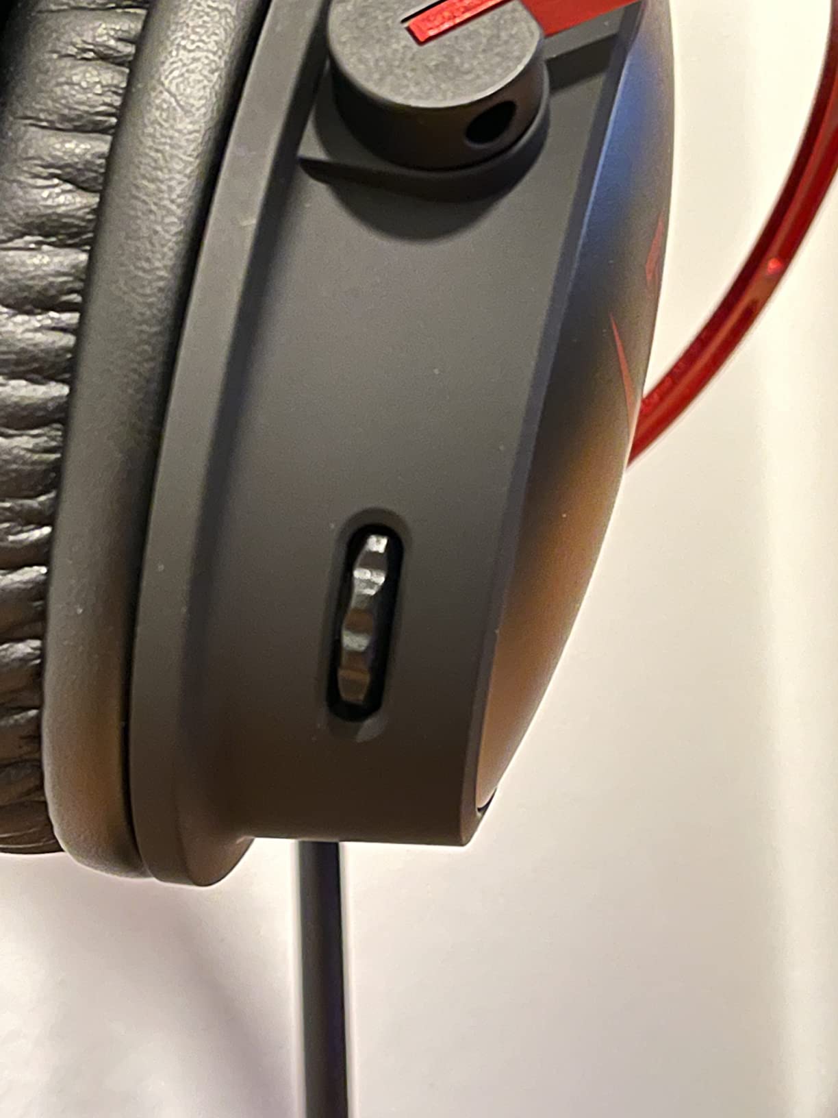 HyperX Cloud Alpha Wireless Gaming Headset for PC - 300-hour battery life - DTS Headphone:X Spatial Audio - Memory foam - Dual Chamber Drivers - Noise-canceling mic - Durable aluminum frame - Red customer photo 2