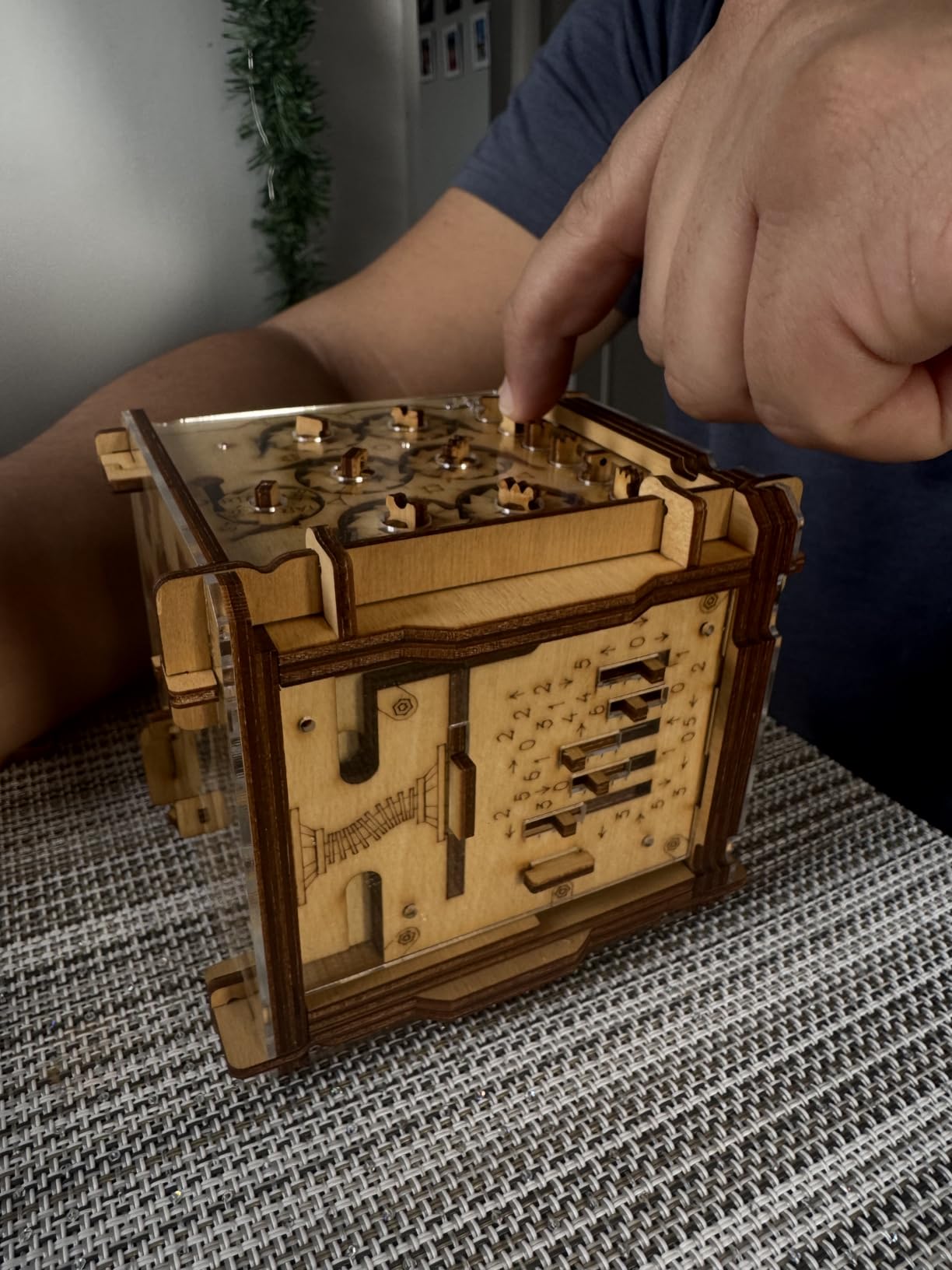 iDventure Cluebox Cambridge Labyrinth | Wooden Escape Room Puzzle Box | Engaging Brain Teaser with Hidden Money Compartment | Unique Gift for Adults customer photo 1