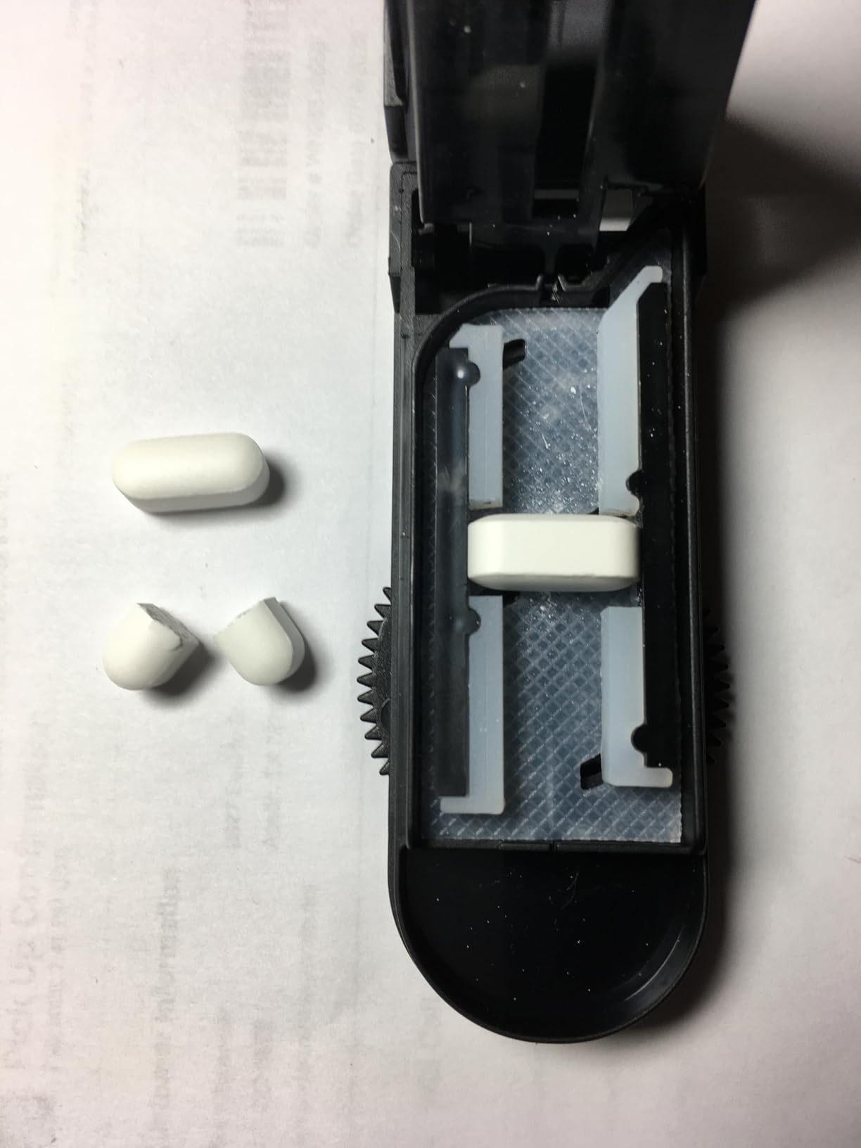 DEPAD Pill Cutter Splitter for Cutting Multiple Pills, Adjustable Pill Cutter Splitter for Small and Tiny Pills with Accurate Alignment, for Small or Large Tablets with Sharp Safe Blade customer photo 2