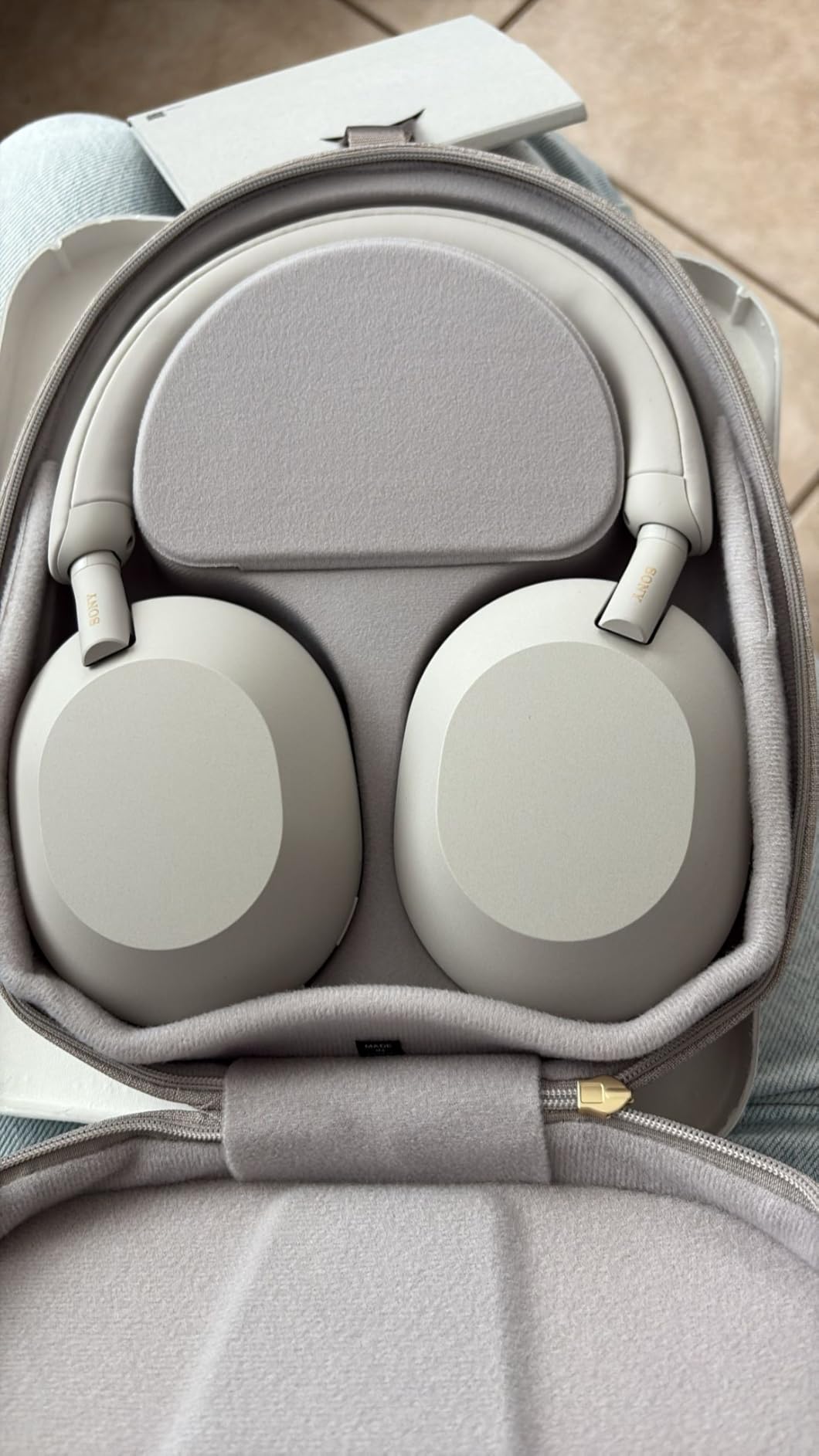 Sony WH-1000XM5 Noise Canceling Wireless Headphones - 30hr Battery Life - Over-Ear Style - Optimized for Alexa and Google Assistant - Built-in mic for Calls - Silver International Version customer photo 1