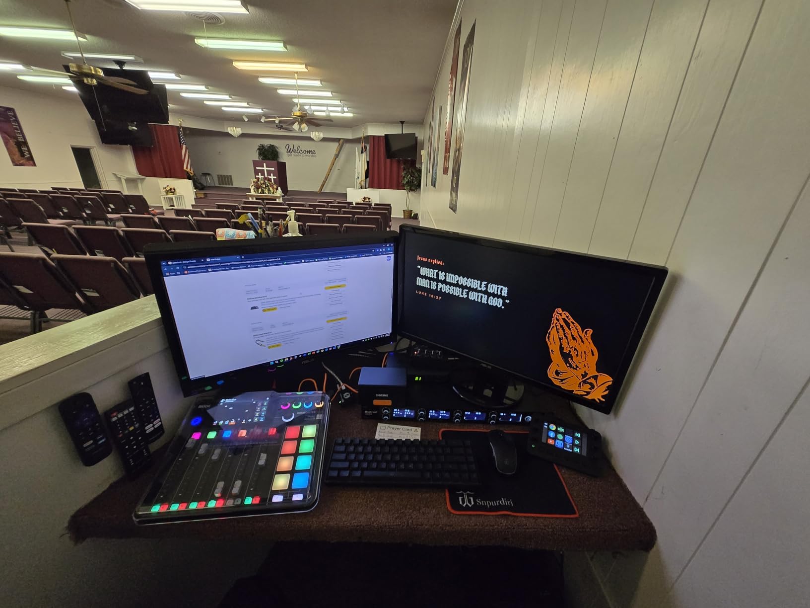 RØDE RØDECaster Pro II All-in-One Production Solution for Podcasting, Streaming, Music Production and Content Creation, Black customer photo 2