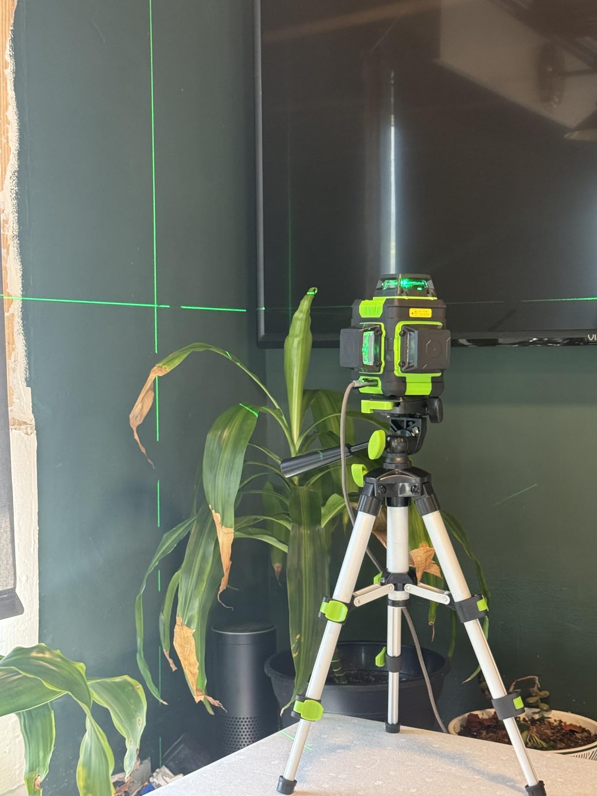 Huepar Laser Level 360 Self Leveling, Rechargeable Green Laser 3x360° Cross Line Lazer Leveler 3D Level Laser Tool for Construction and Picture Hanging, Strong Magnetic Bracket&Hard Carry Case -HM03CG customer photo 1