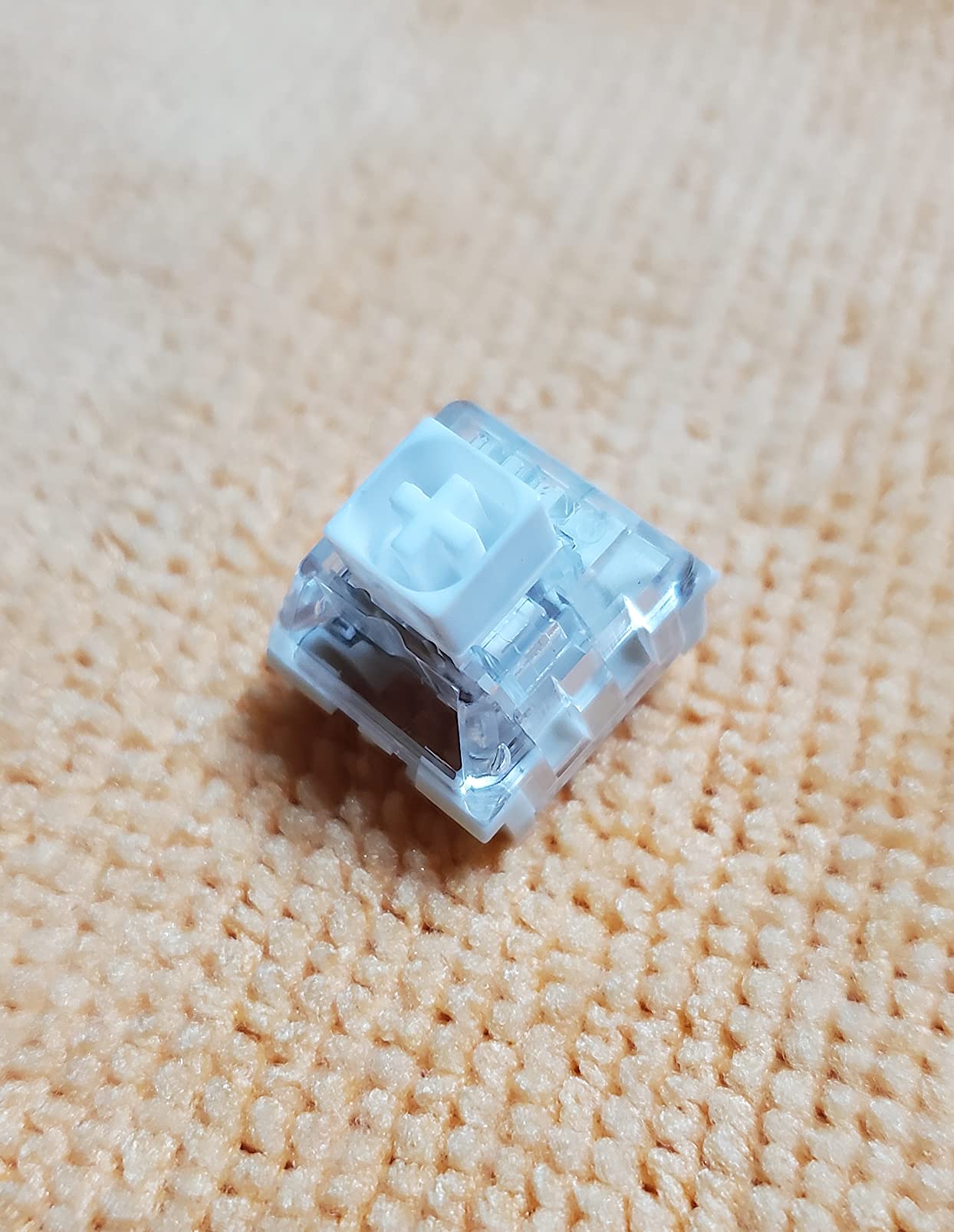 Kailh Box White Clicky Switch Mechanical Keyboard Switches for Gaming & Typing | Hot-Swappable, Dustproof, 3-Pin & 5-Pin Compatible (72pcs) customer photo 2