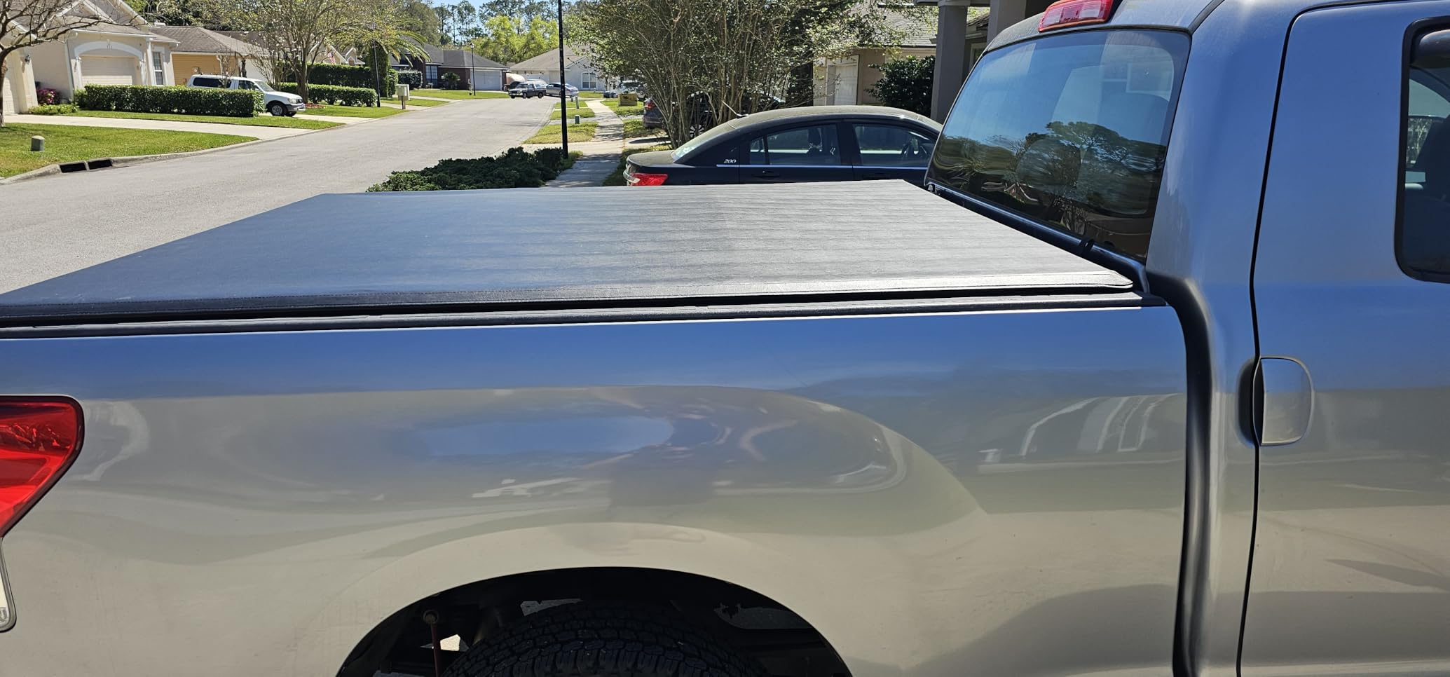 Tyger Auto T3 Soft Tri-fold Truck Bed Tonneau Cover Compatible with 2022-2026 Toyota Tundra | 5.5' (67