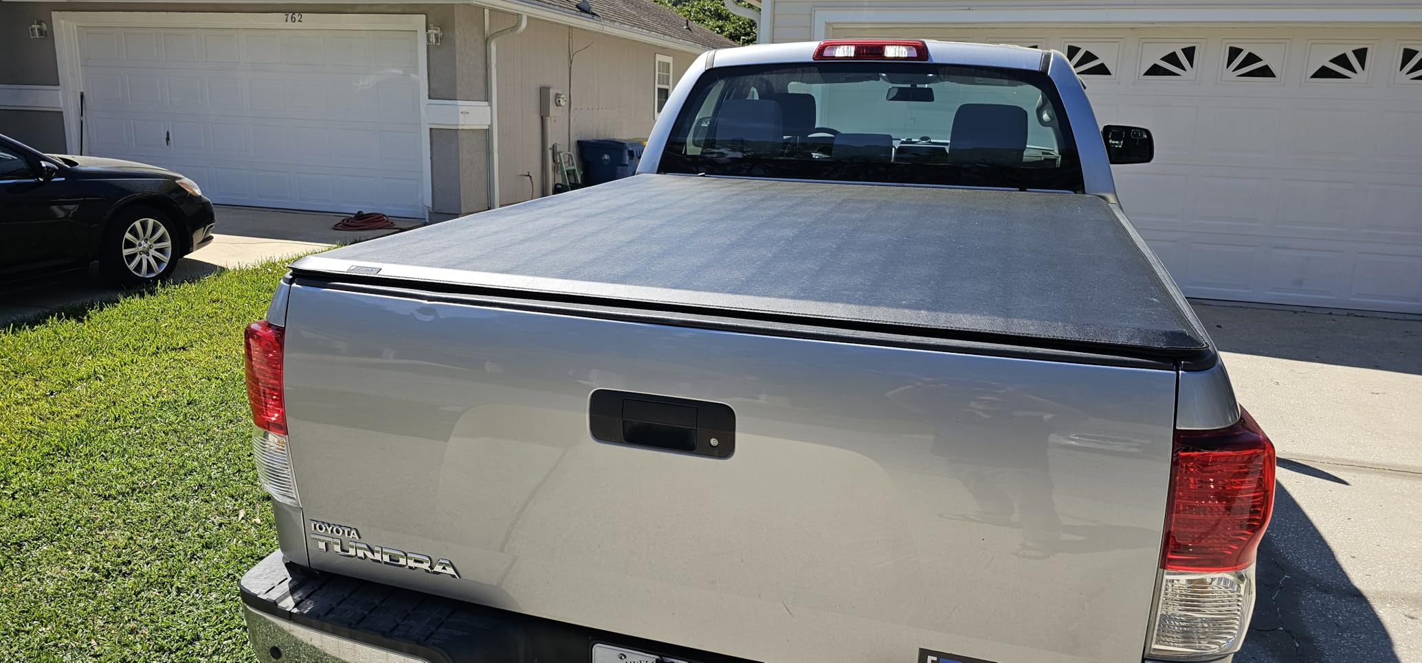 Tyger Auto T3 Soft Tri-fold Truck Bed Tonneau Cover Compatible with 2022-2026 Toyota Tundra | 5.5' (67