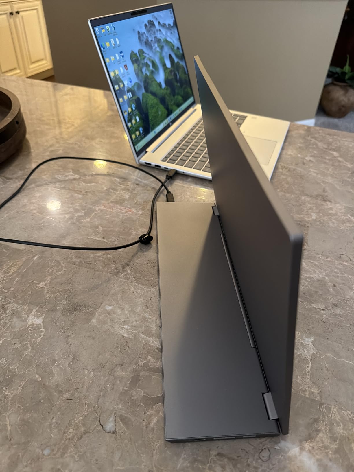 Lenovo L15 Portable Monitor, 15.6 Display, Full HD Resolution, IPS Panel, 250 nits Brightness, 60Hz Refresh Rate, USB-C Ports, Height-Adjustable Stand, Flicker-Free Technology, Grey customer photo 2
