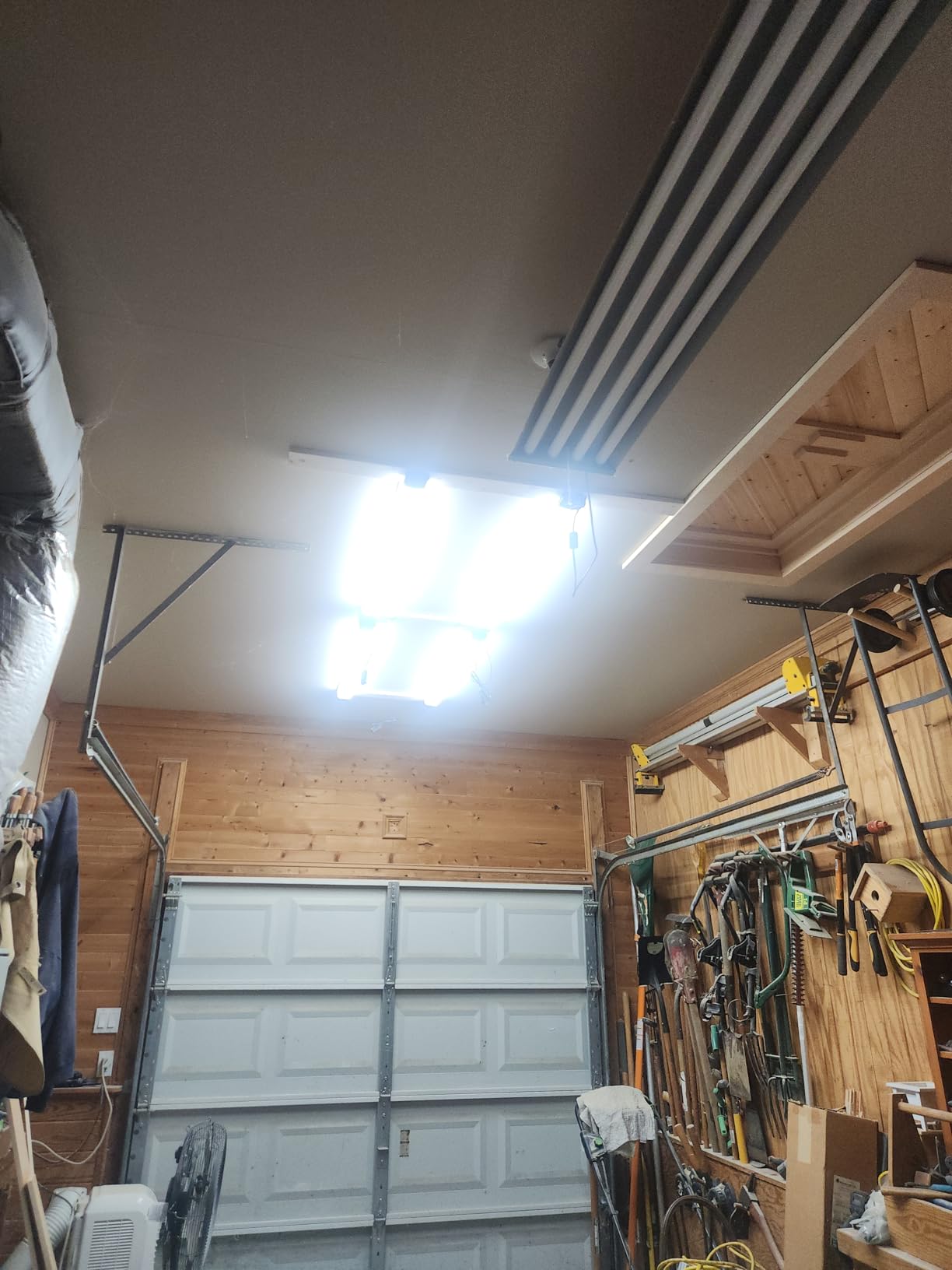 BBOUNDER 4Pack 4FT LED Shop Light, 6500K, 40W=250W, Linkable for Garage | 4400LM, 48Inch Integrated Utility Fixture, Surface + Hanging Mount, Super Bright Shop Lights for Workshop & DIY Users, Black customer photo 1