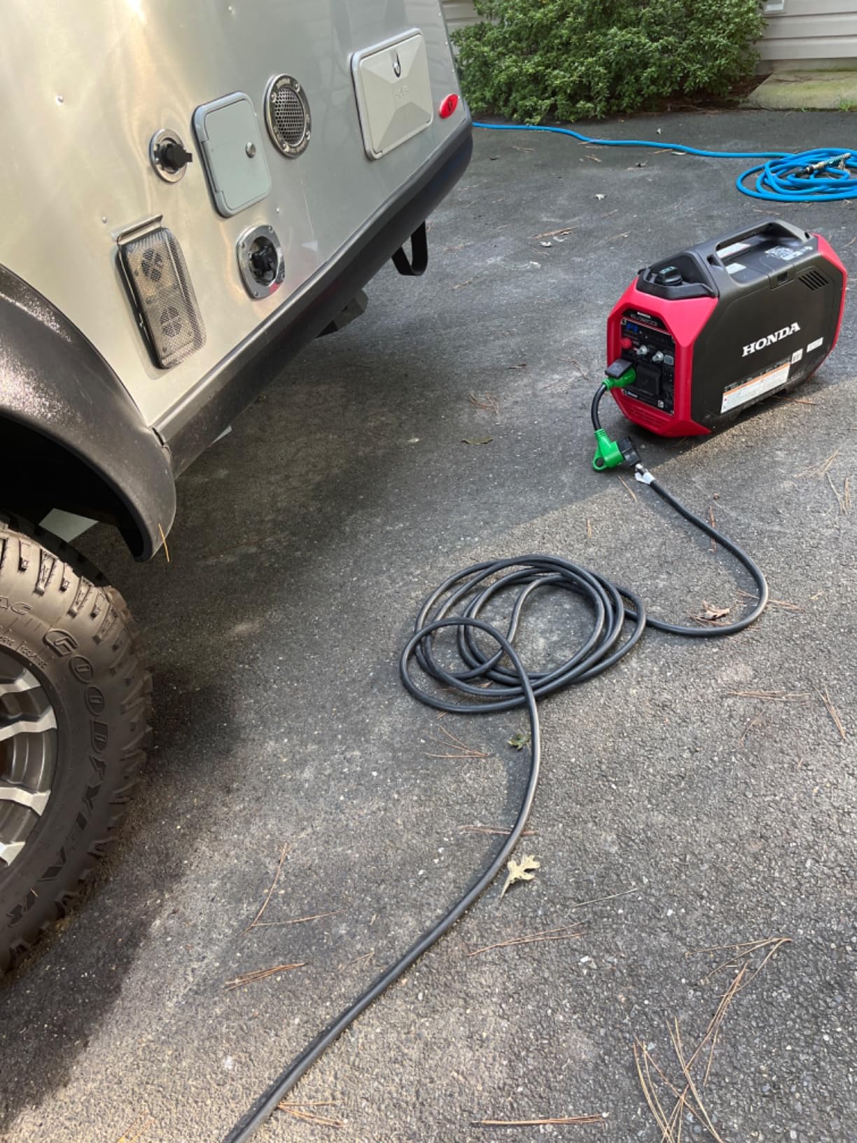 Honda EU3200i 3200 Watt Bluetooth Portable Inverter Generator 49-State customer photo 1